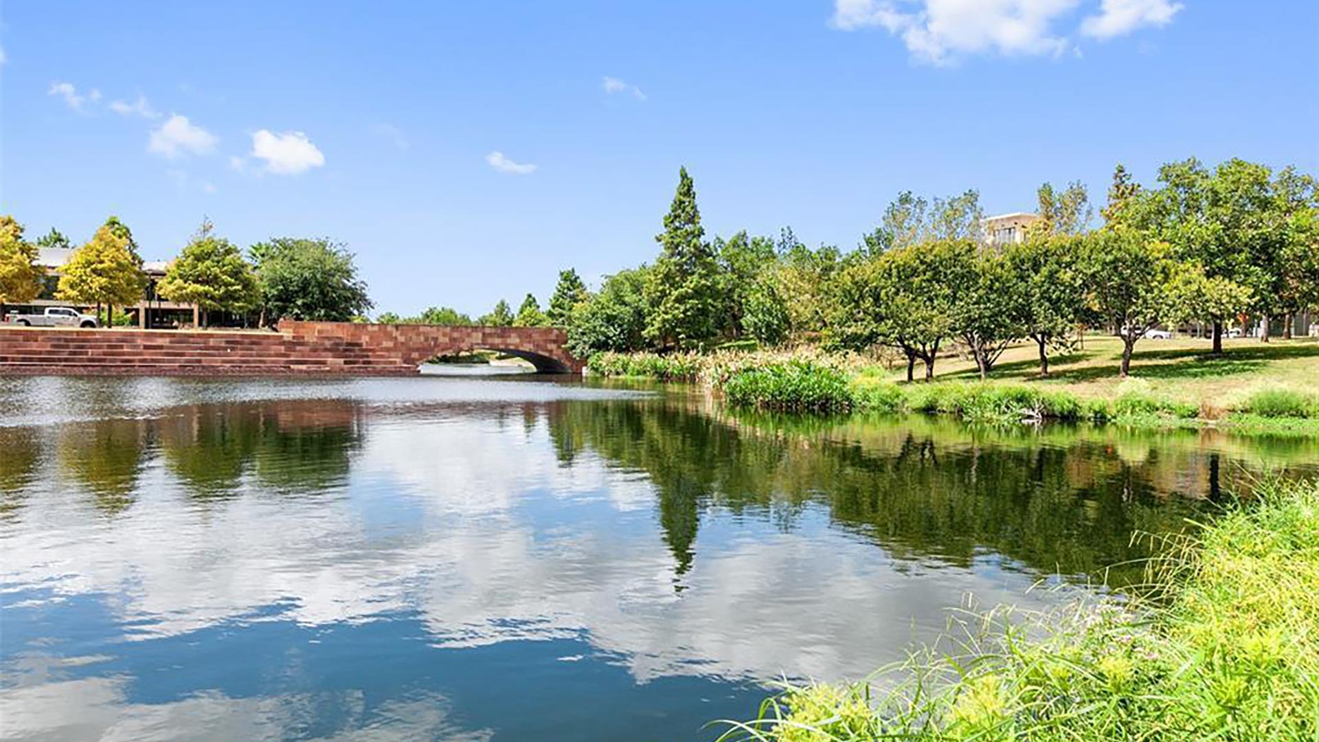 MUELLER EIGHT LIVE WORK COLLECTION