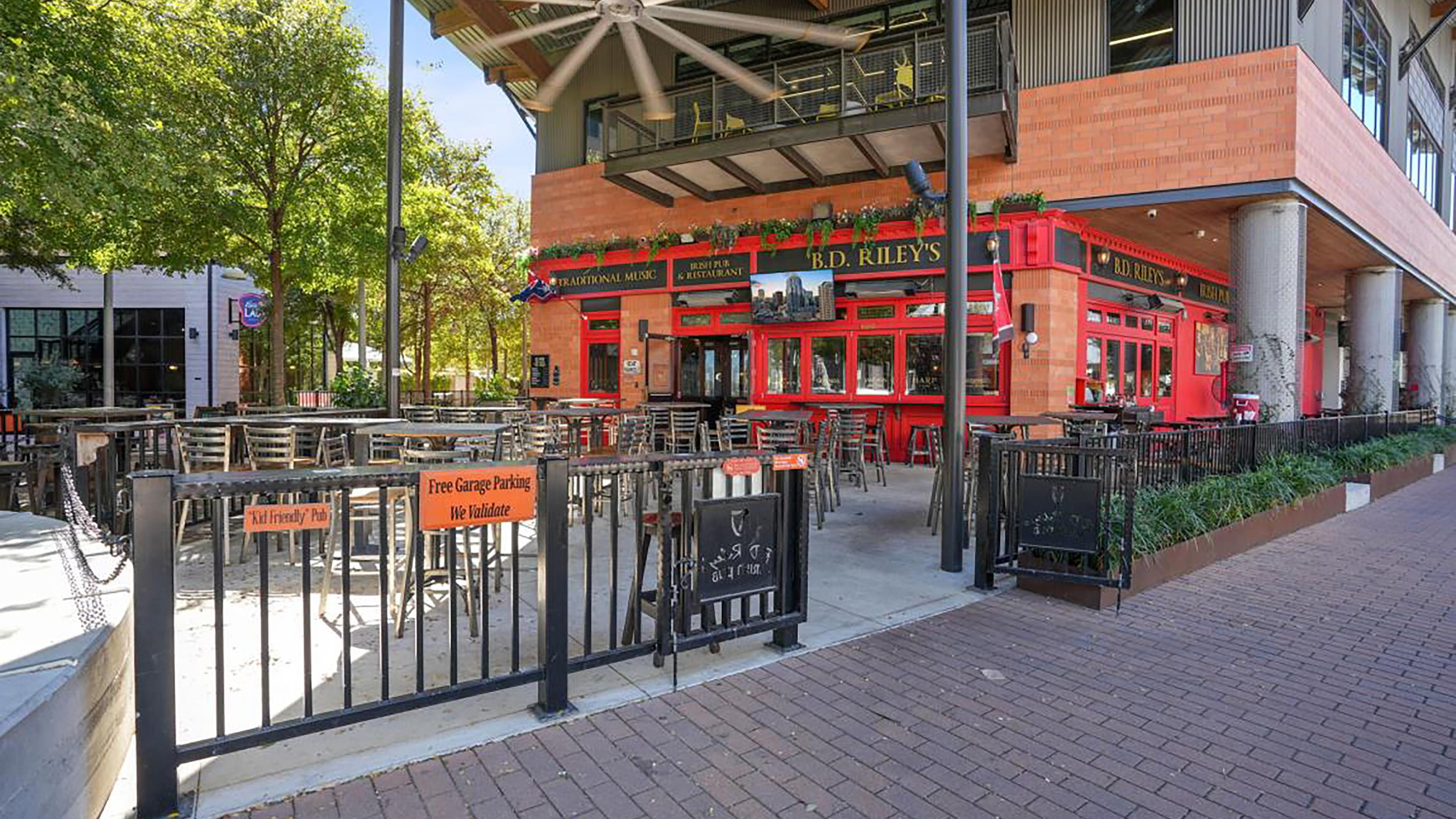 MUELLER EIGHT LIVE WORK COLLECTION