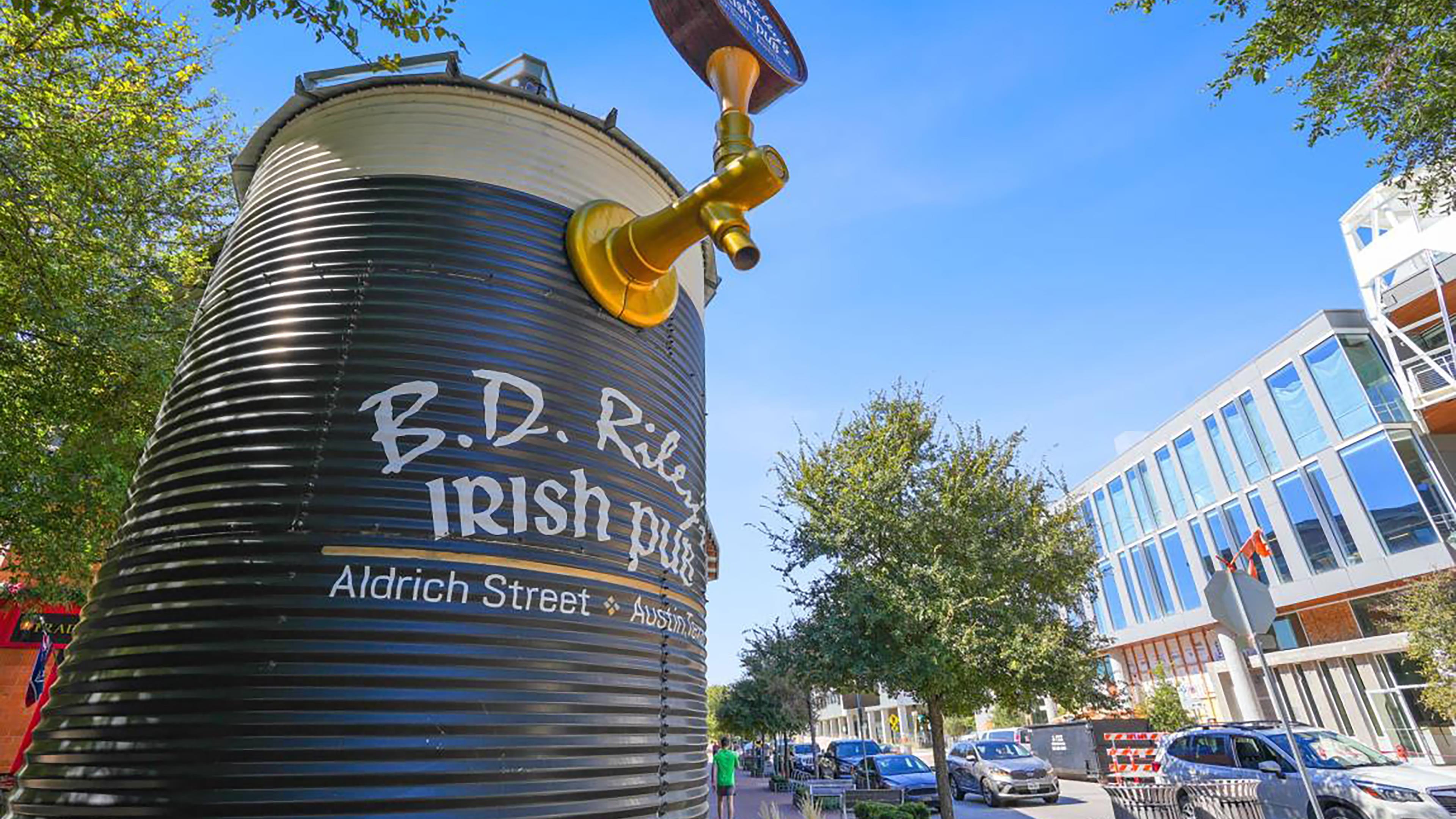 MUELLER EIGHT LIVE WORK COLLECTION