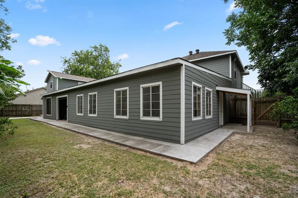 2 Bedroom Rental – 10428 Burden St #B, Houston, TX 77093