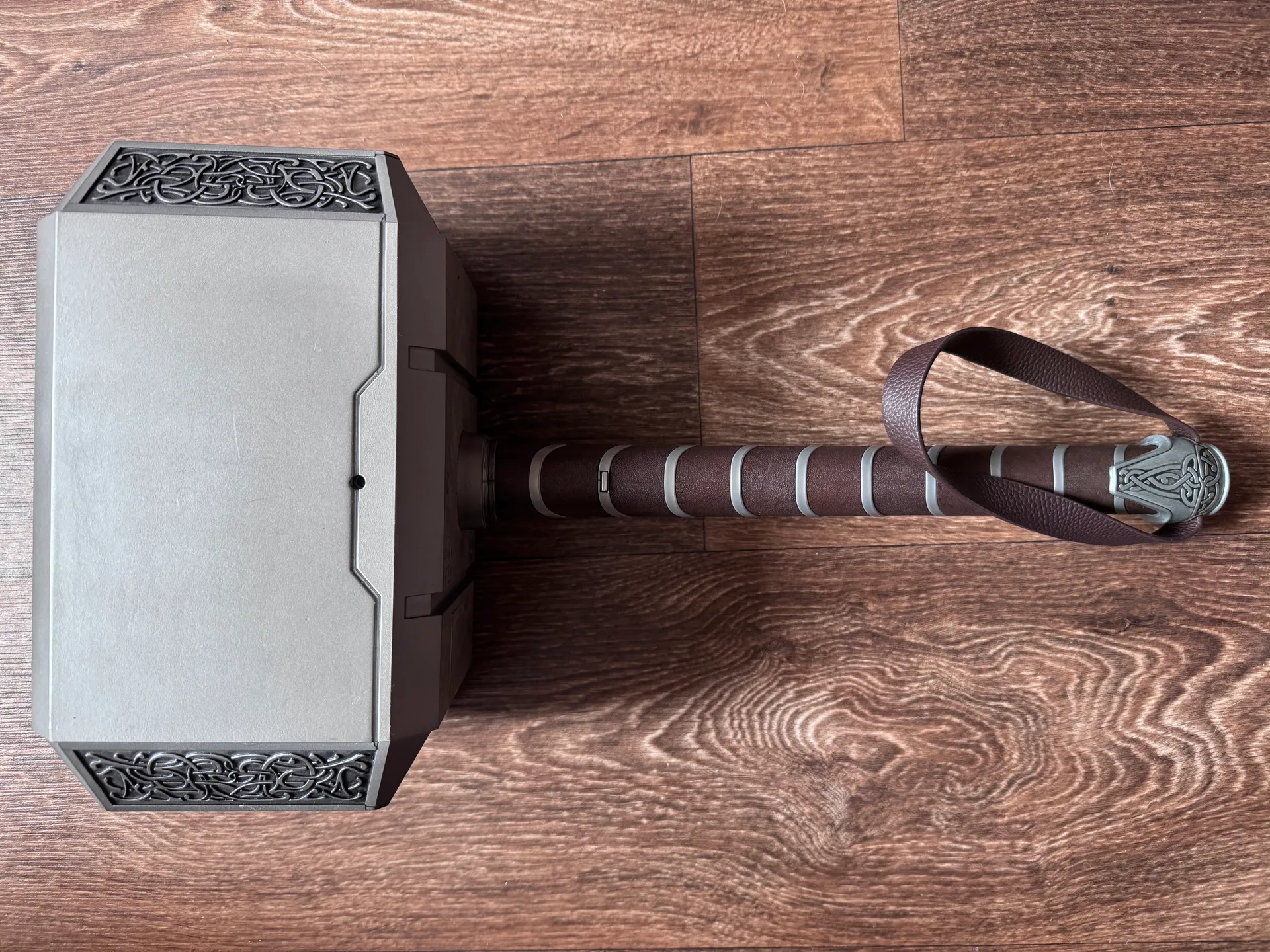 Чукът на Тор - Hasbro / Marvel - 1:1 Mjolnir 