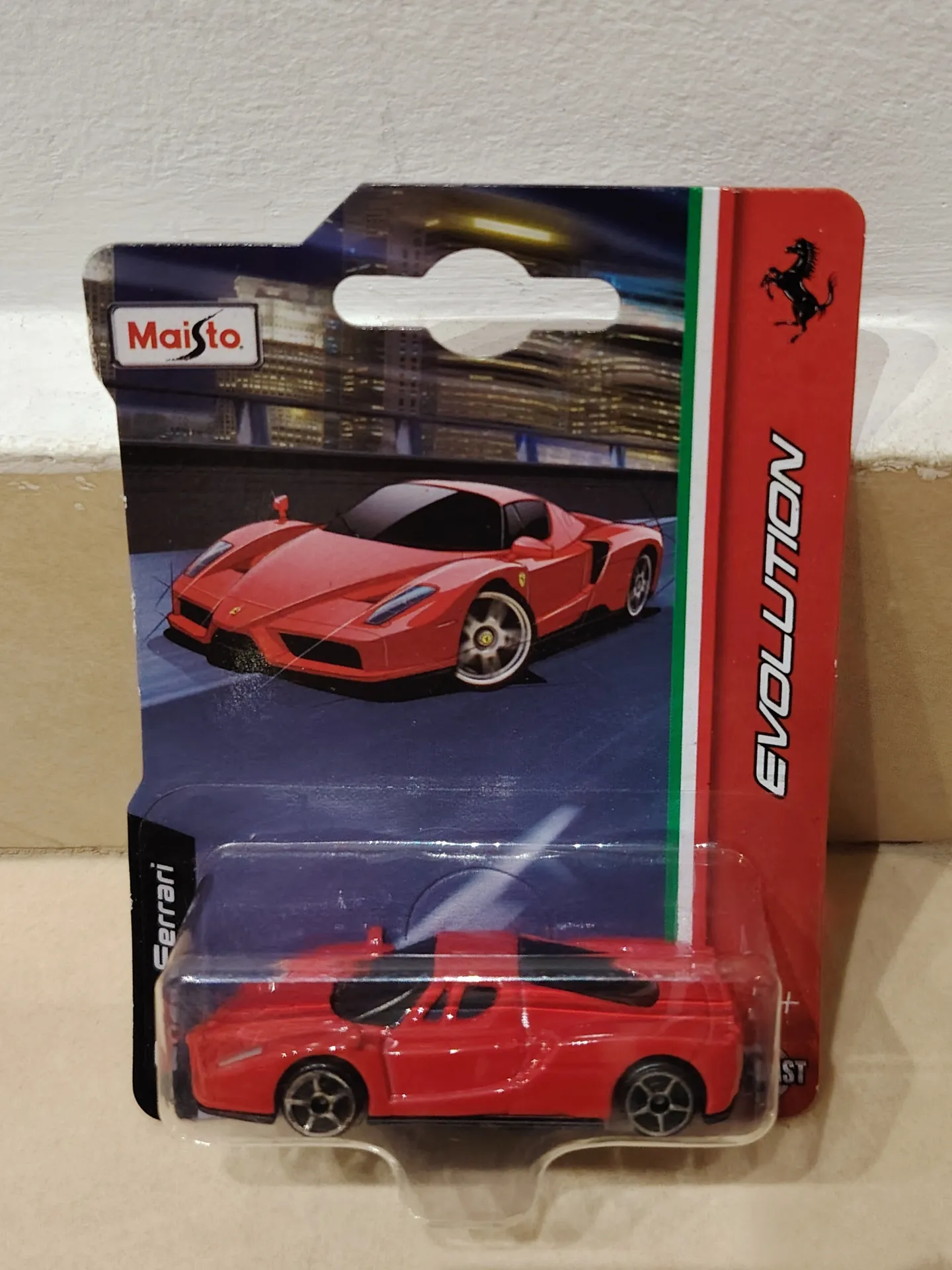 Maisto Ferrari Evolution F40 1:64 Die-Cast Model - Red
