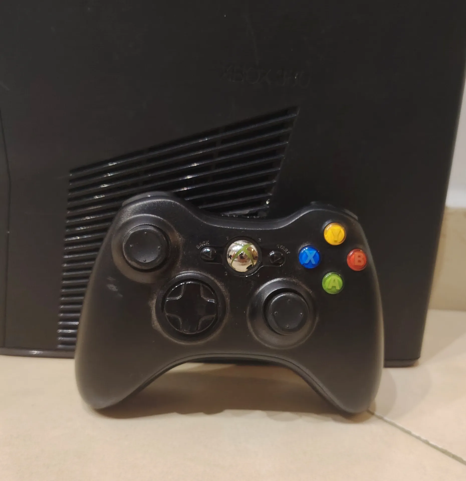 Microsoft Xbox 360 S 250GB Black Console with Controller