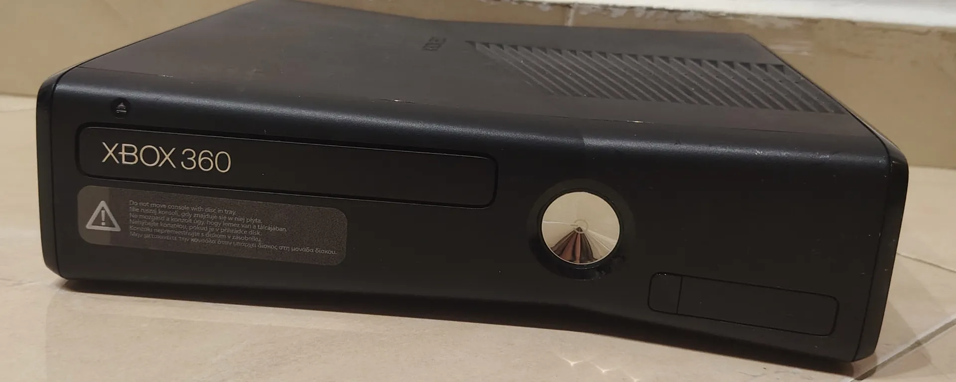 Microsoft Xbox 360 S 250GB Black Console with Controller