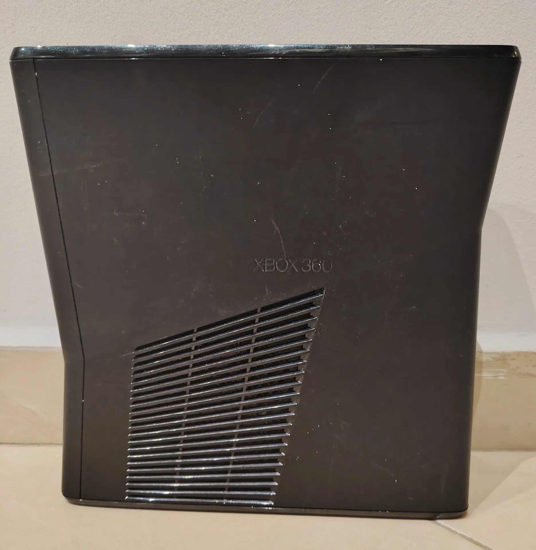 Microsoft Xbox 360 S 250GB Black Console with Controller