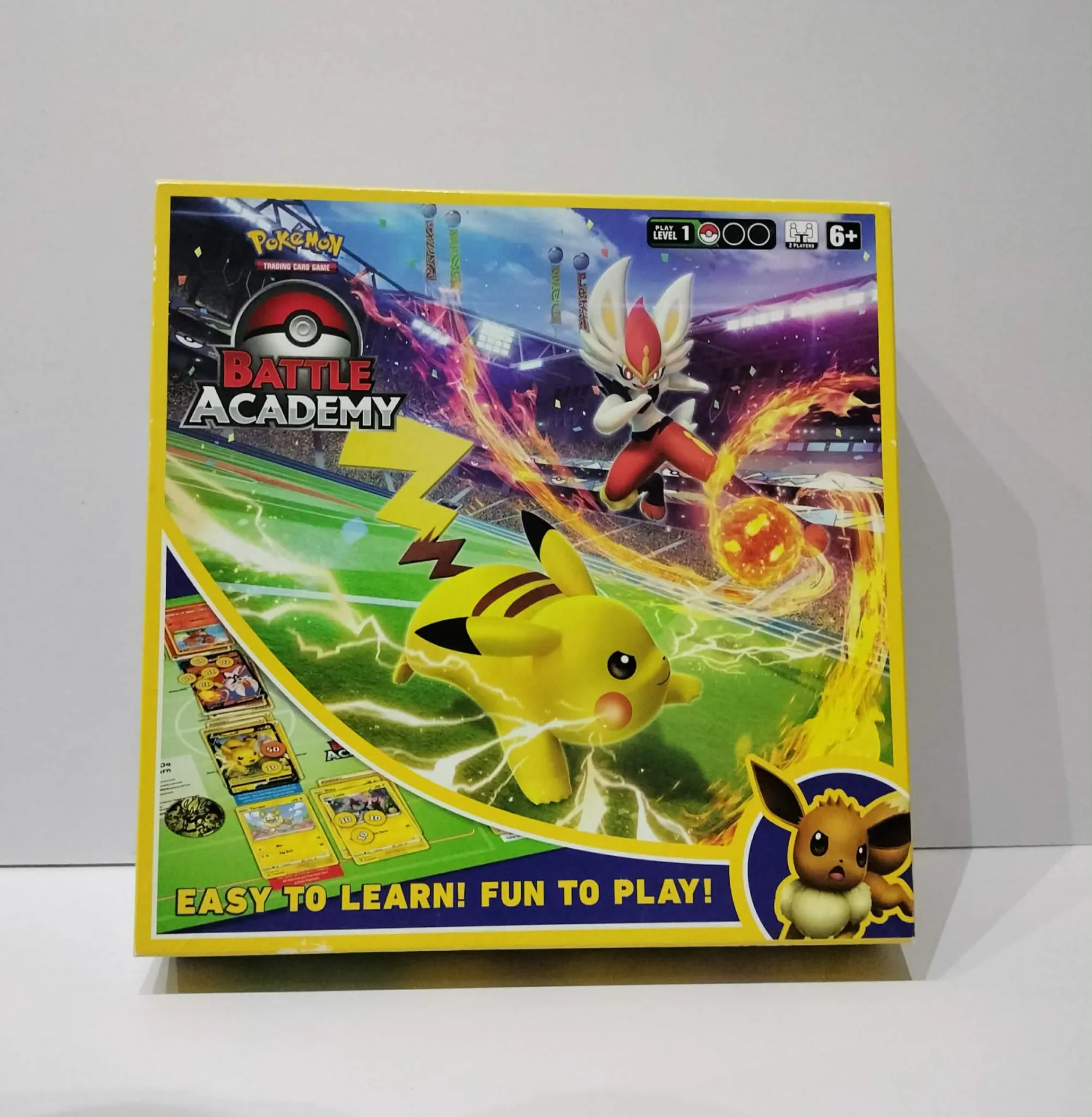 Pokémon TCG Battle Academy 2022 — Pikachu, Eevee и Cinderace V