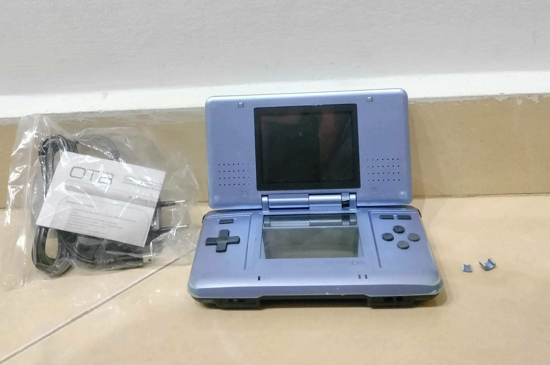 Nintendo DS Cobalt Blue with Charger