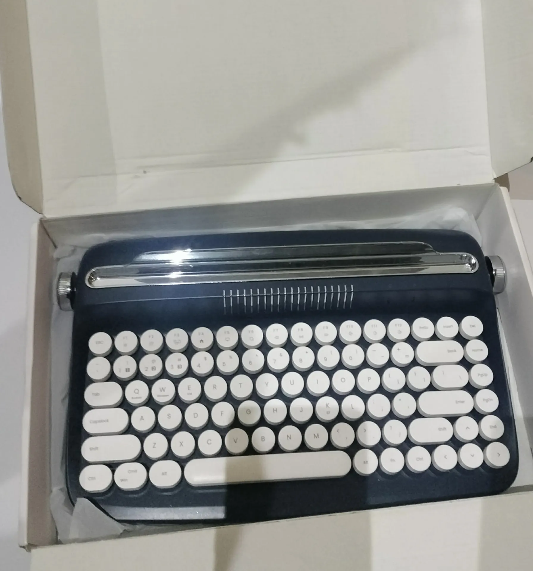 ACTTO Retro Mini Bluetooth Keyboard B303 — тъмносин