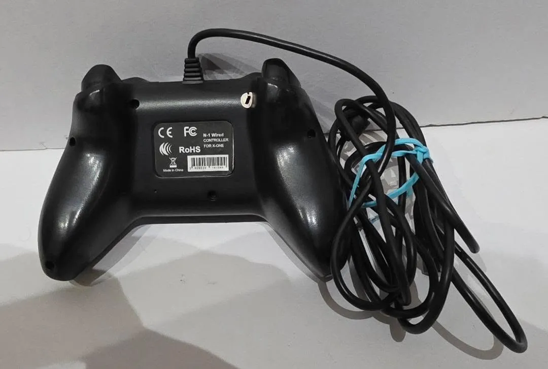 N-1 жичен контролер за Xbox One