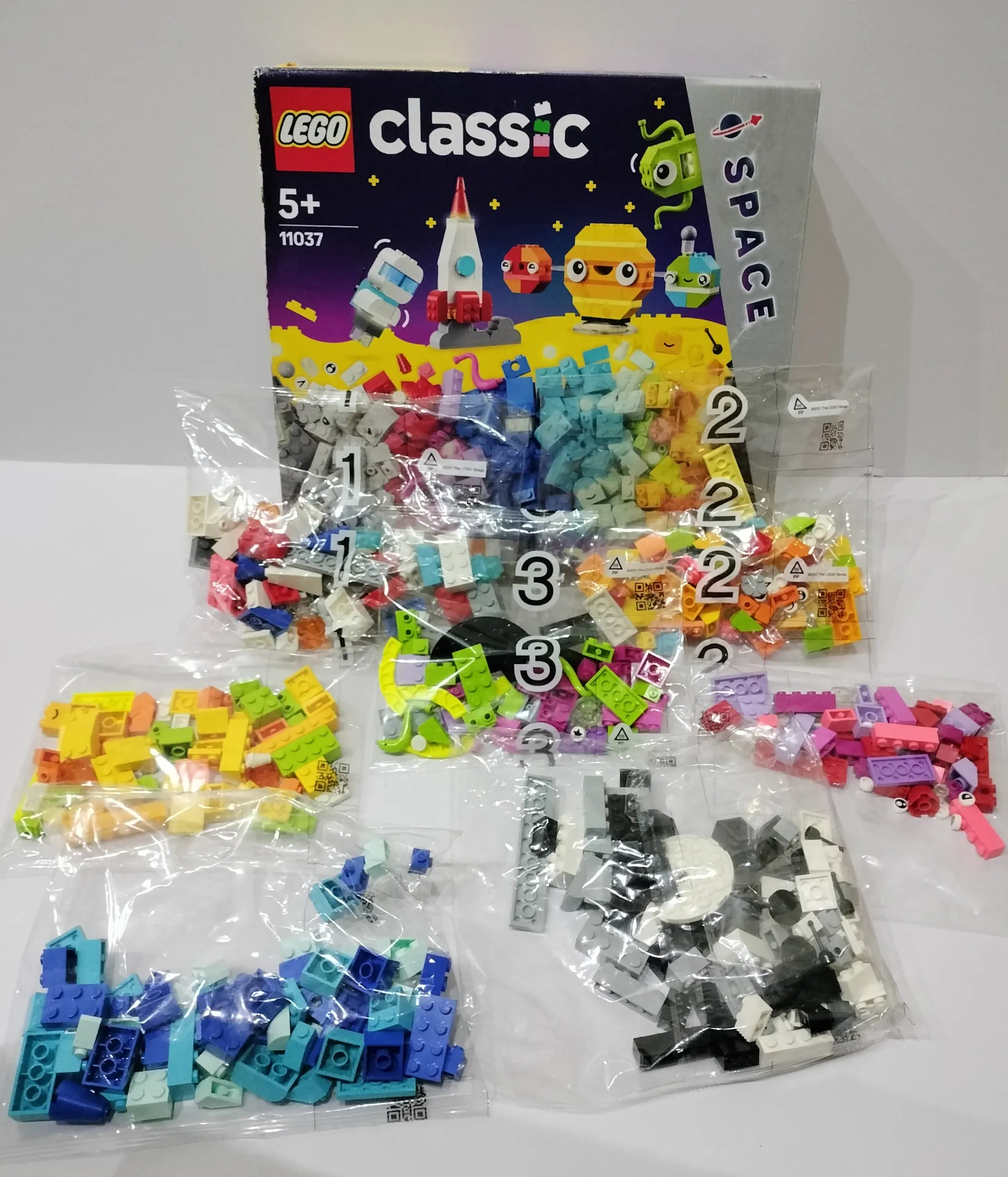 LEGO Classic Creative Space Planets 11037