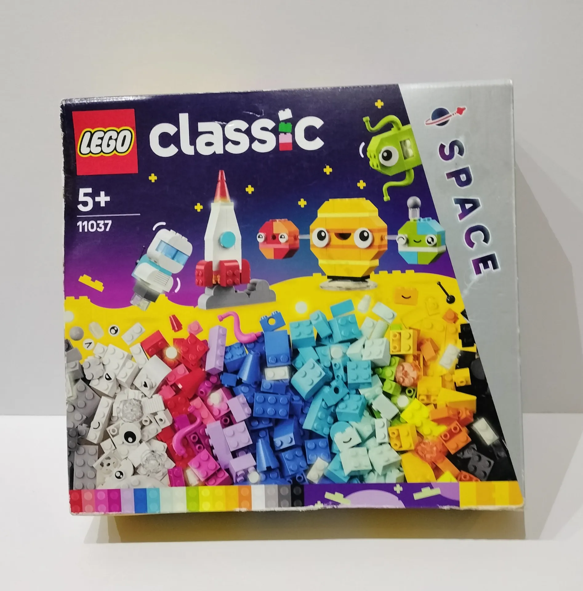 LEGO Classic Creative Space Planets 11037