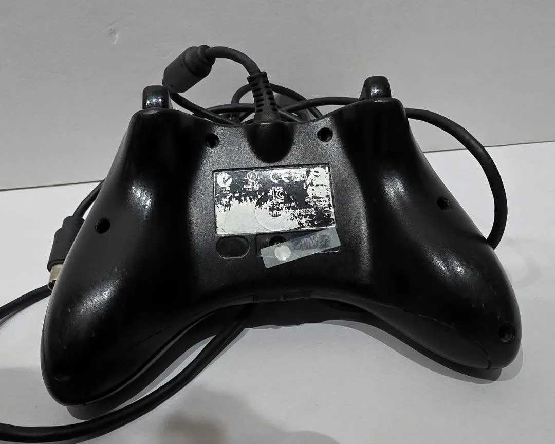 Оригинален Microsoft Xbox „Duke“ контролер — черен, кабелен