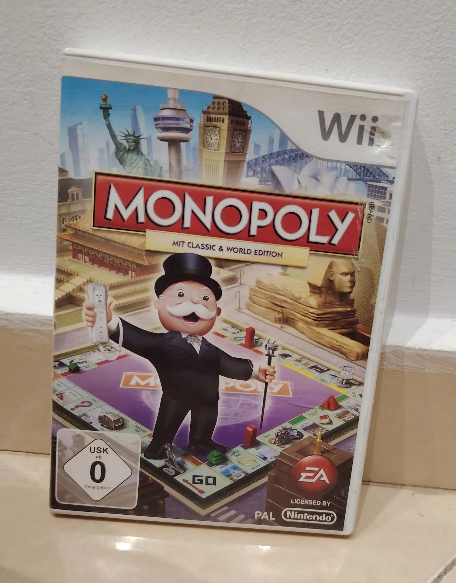 Monopoly featuring Classic & World Edition Boards - Nintendo Wii PAL