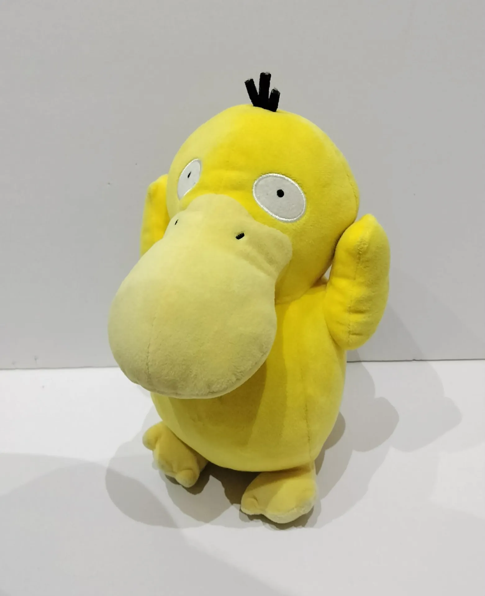 Плюшена играчка Pokémon Psyduck от Wicked Cool Toys