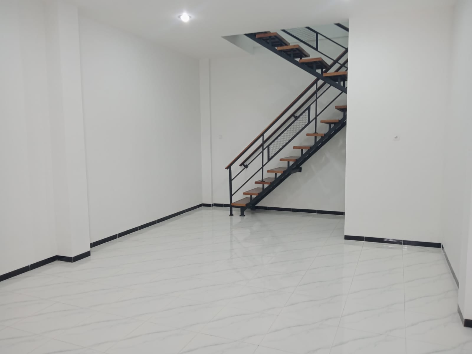 Disewakan Ruko Baru Gress Lebar 8 meter  Lokasi Premium Dalam Kota Purwokerto view 3