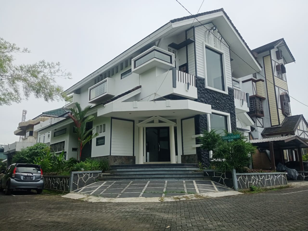 Dijual Cepat Bangunan Bergaya Kontemporer Di Pusat Kota Purwokerto - 5 Menit Alun-Alun view 1