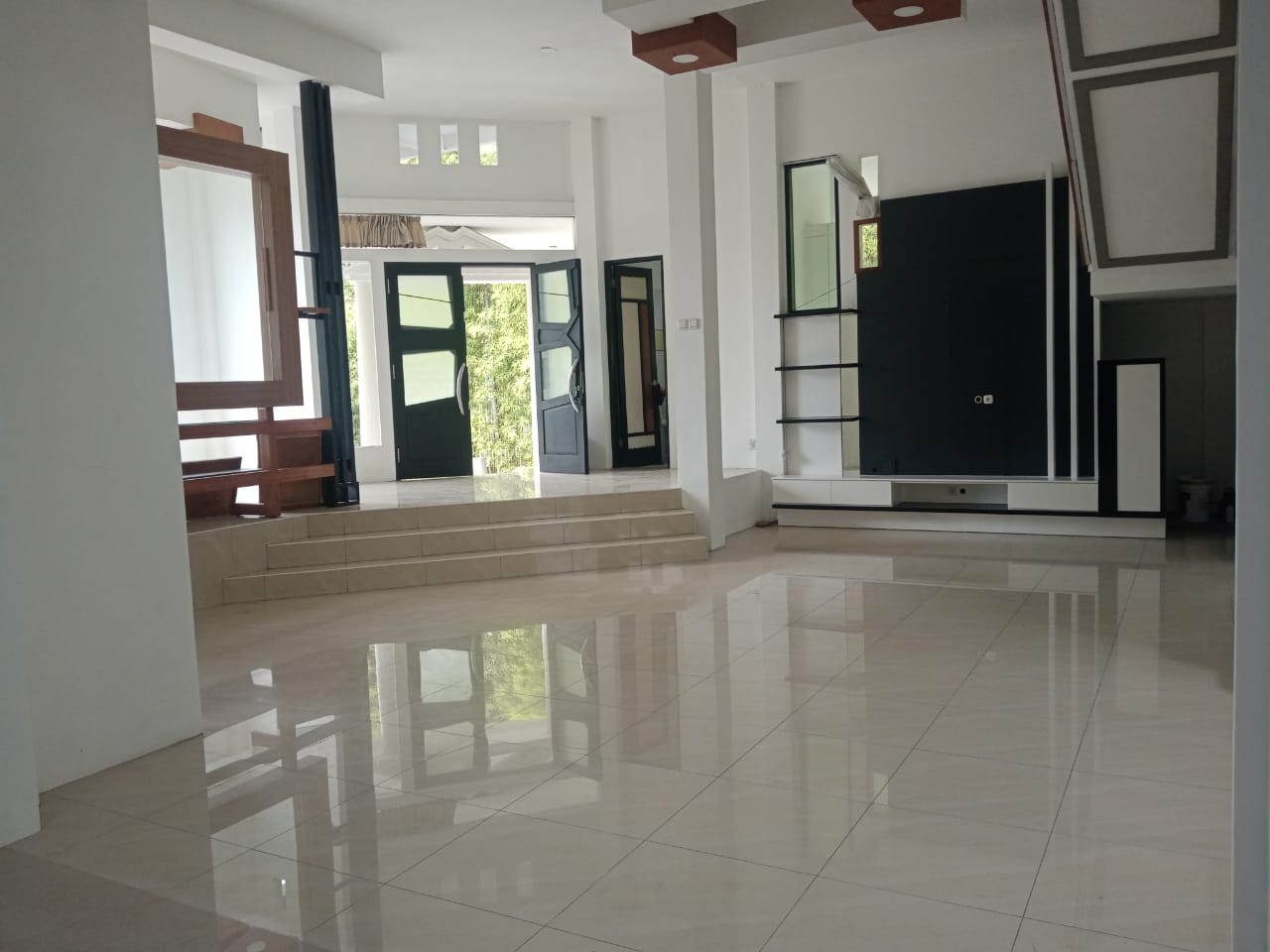 Dijual Cepat Bangunan Bergaya Kontemporer Di Pusat Kota Purwokerto - 5 Menit Alun-Alun view 4