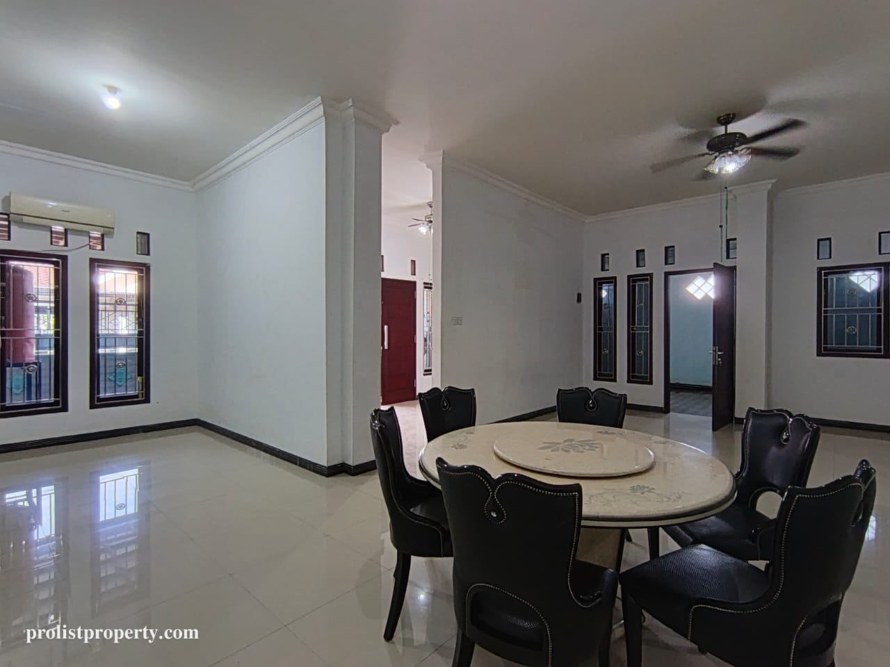 Dijual Rumah Bagus Nan Elegan Siap Huni Di Perumahan Puri Hijau Purwokerto view 3