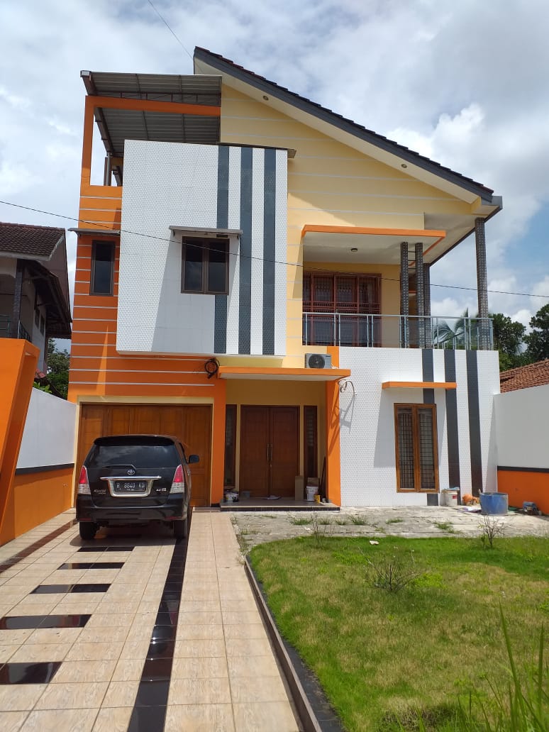 Dijual Rumah Mewah 2 Lantai Lokasi JL Raya Baturraden view 1