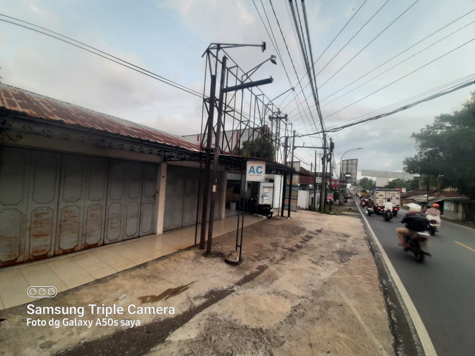  Dijual Tanah Bonus Bangunan dan Toko Pinggir Jalan Utama Banyumas Cocok untuk Gudang  view 3