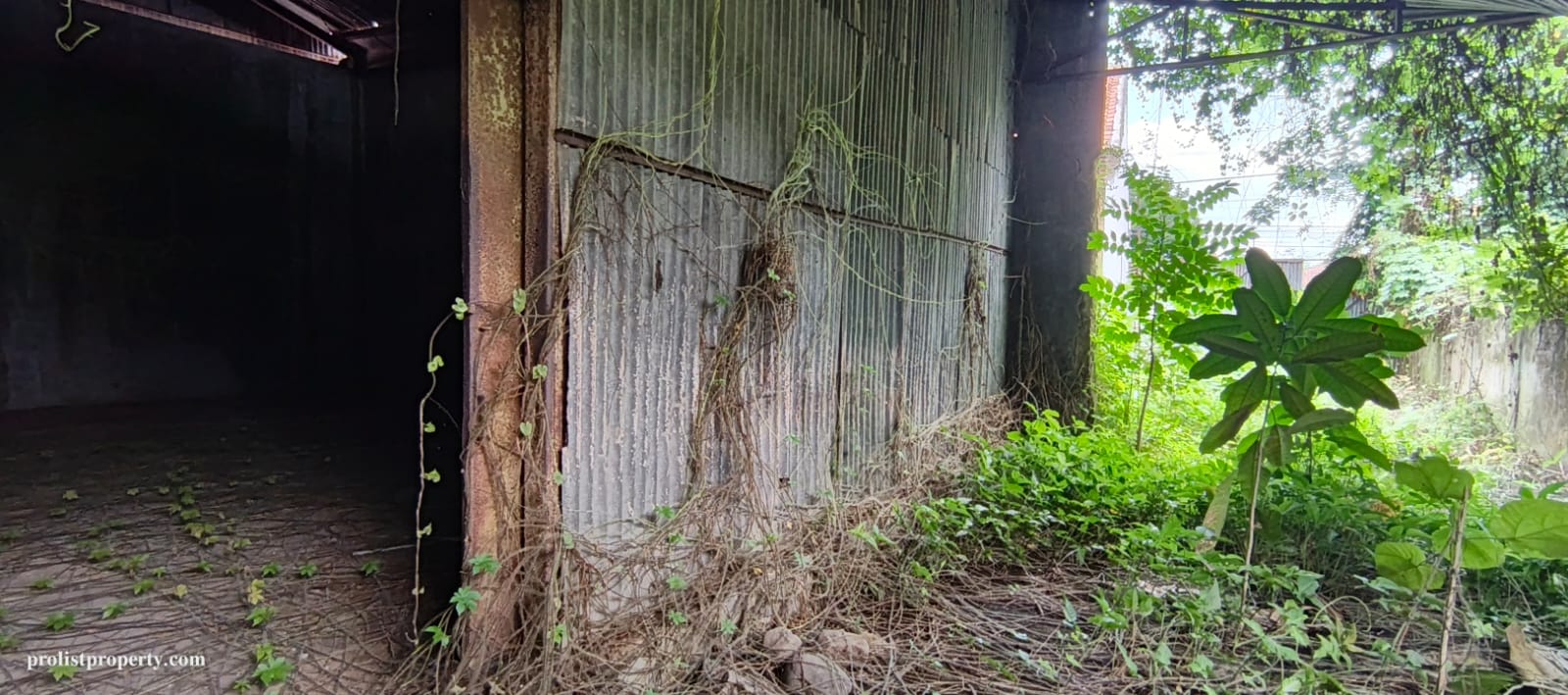 Dijual Tanah Ngantong Sudah Tembok Keliling Pinggir Jalan Utama Akses Kendaraan Berat- Veteran view 2