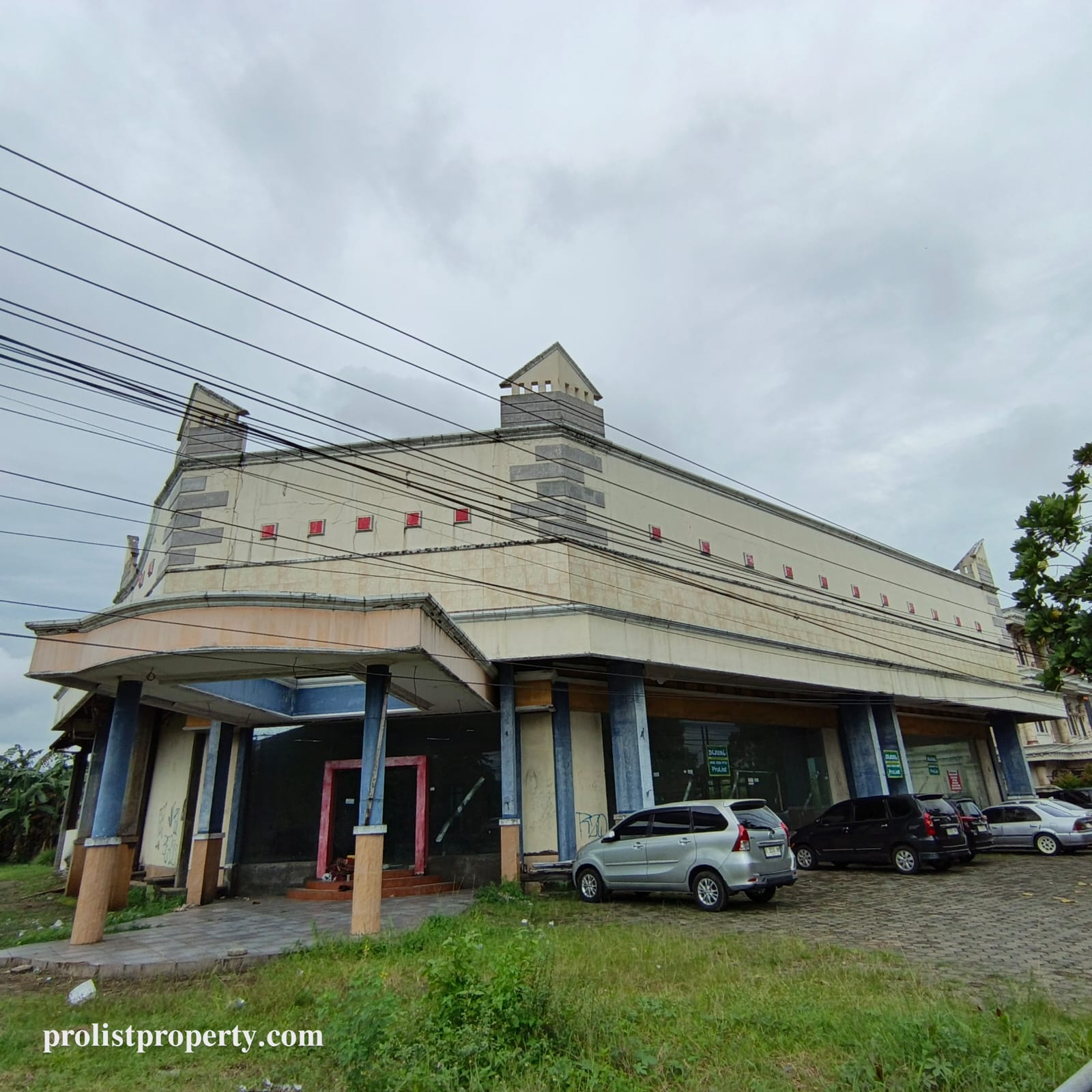 Dijual Gedung Showroom Lokasi Jl Jend Sudirman Purwokerto. view 1