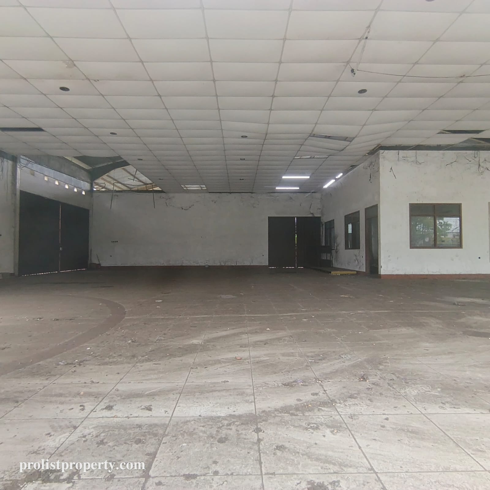 Dijual Gedung Showroom Lokasi Jl Jend Sudirman Purwokerto. view 2