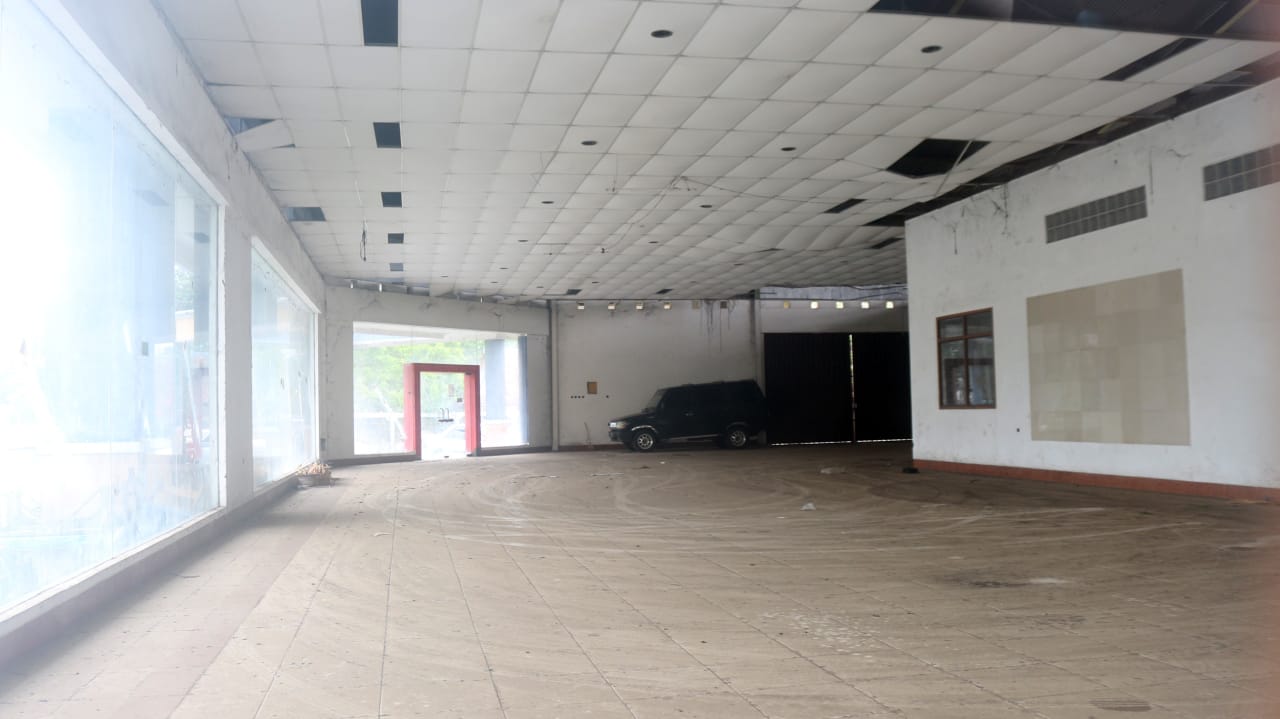 Dijual Gedung Showroom Lokasi Jl Jend Sudirman Purwokerto. view 3