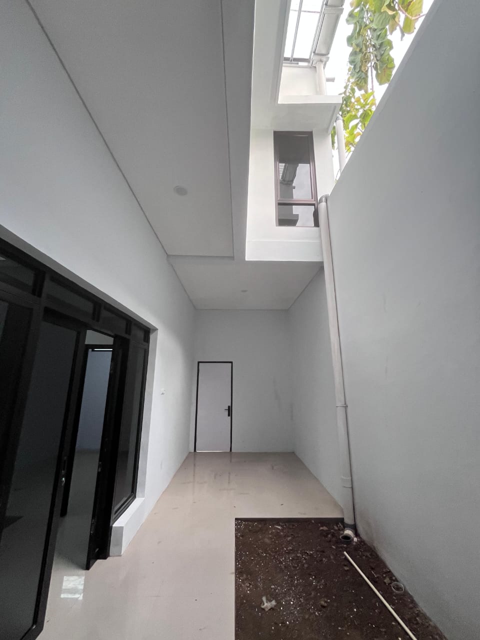  RUMAH MINIMALIS 2 LANTAI BANGUNAN BARU, 5 MENIT RSU DADI KELUARGA view 2