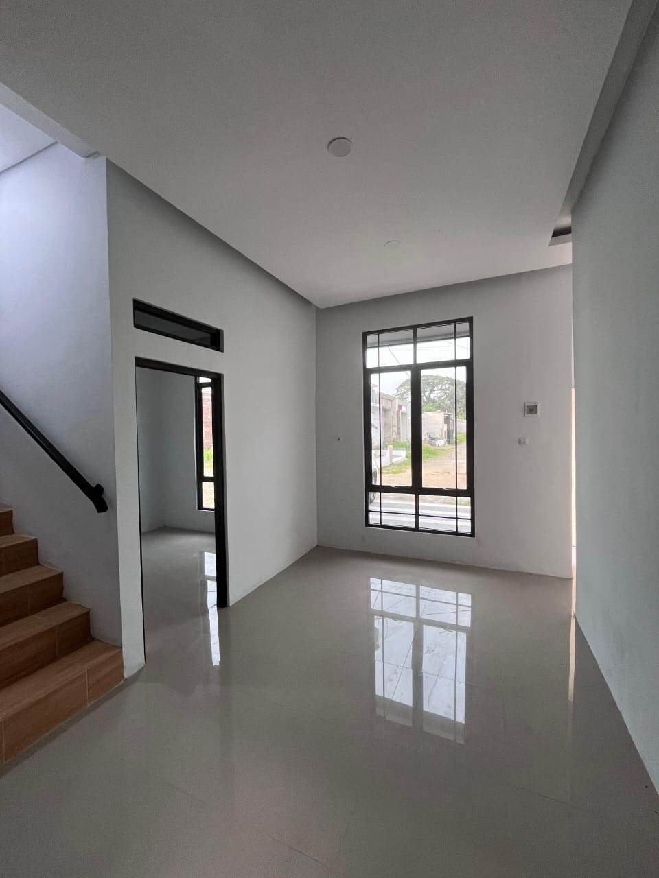 RUMAH MINIMALIS 2 LANTAI BANGUNAN BARU, 5 MENIT RSU DADI KELUARGA view 3