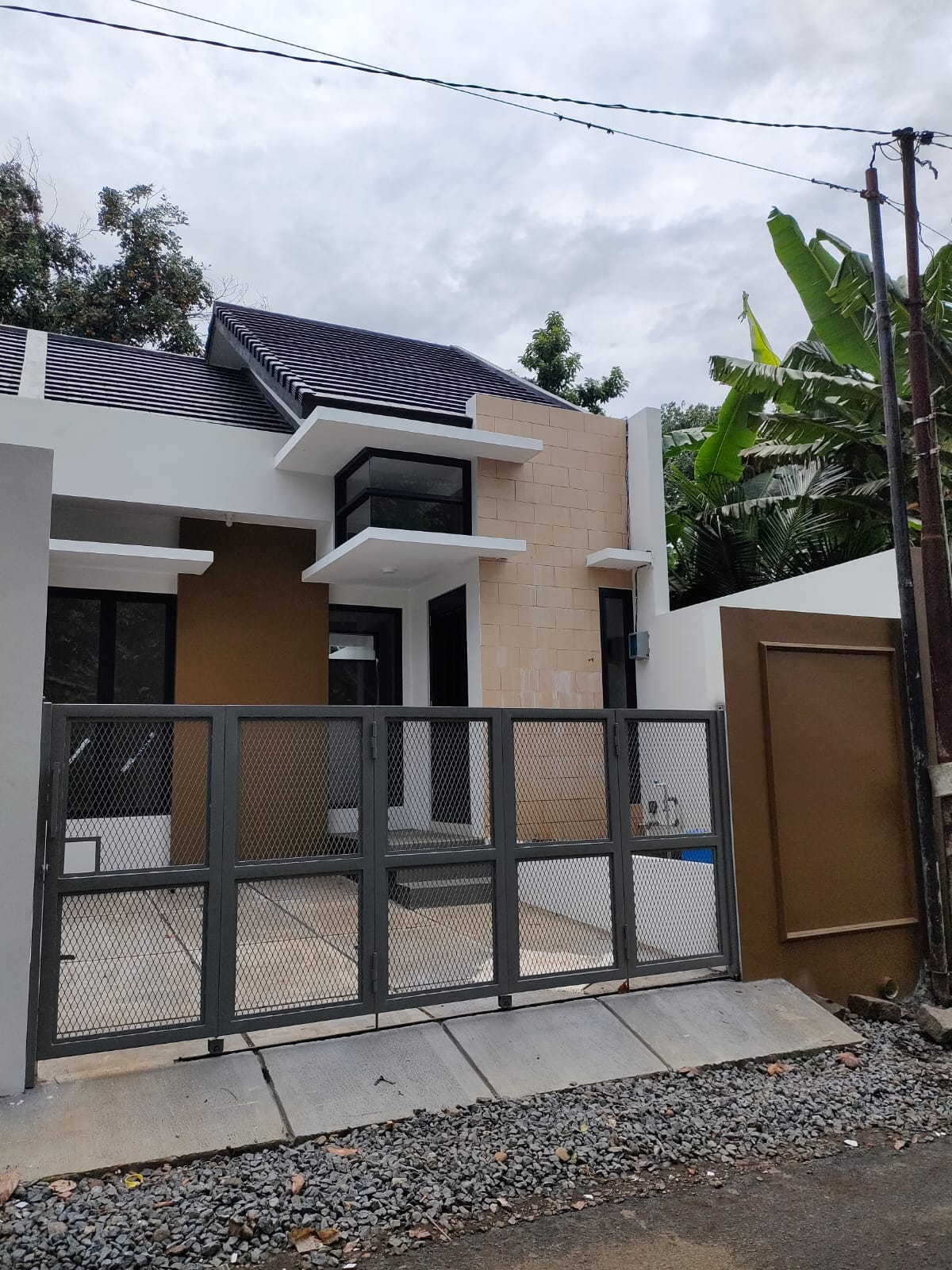 Rumah Bagus Minimalis Lokasi Dekat RS Hermina view 1
