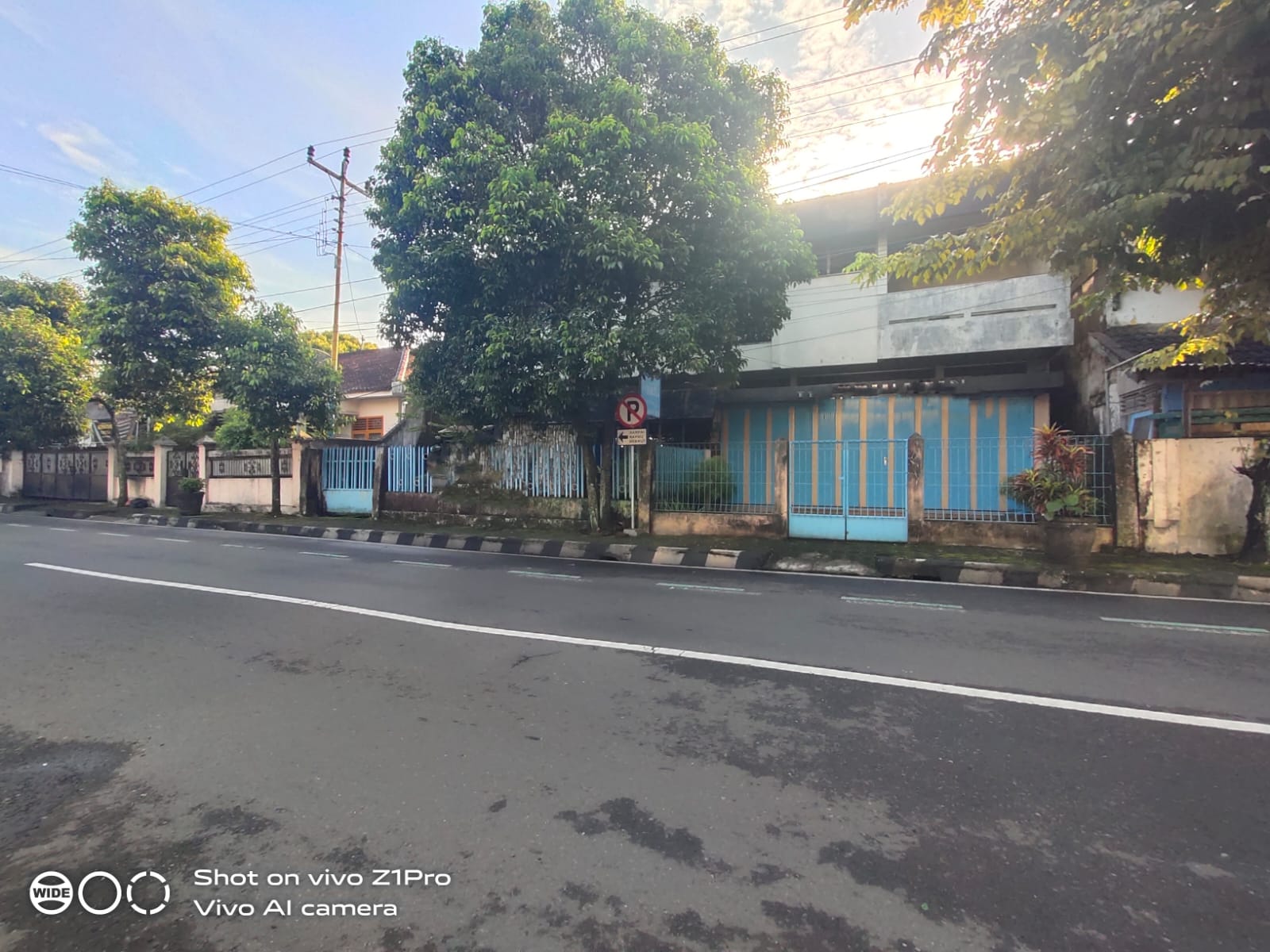 Rumah Terawat Pinggir Jalan Raya Selangkah Ke Alun-alun Purwokerto view 2