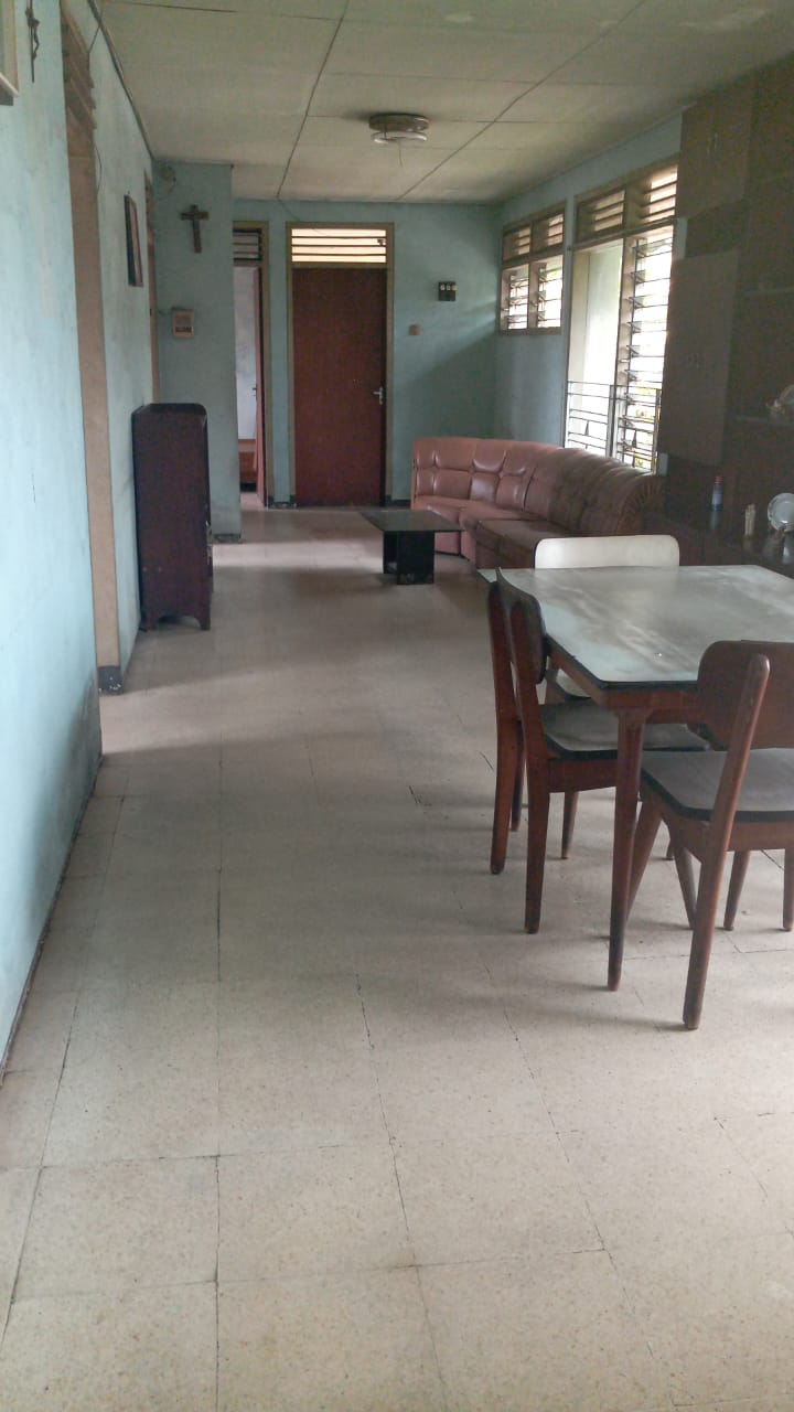 Rumah Terawat Pinggir Jalan Raya Selangkah Ke Alun-alun Purwokerto view 3