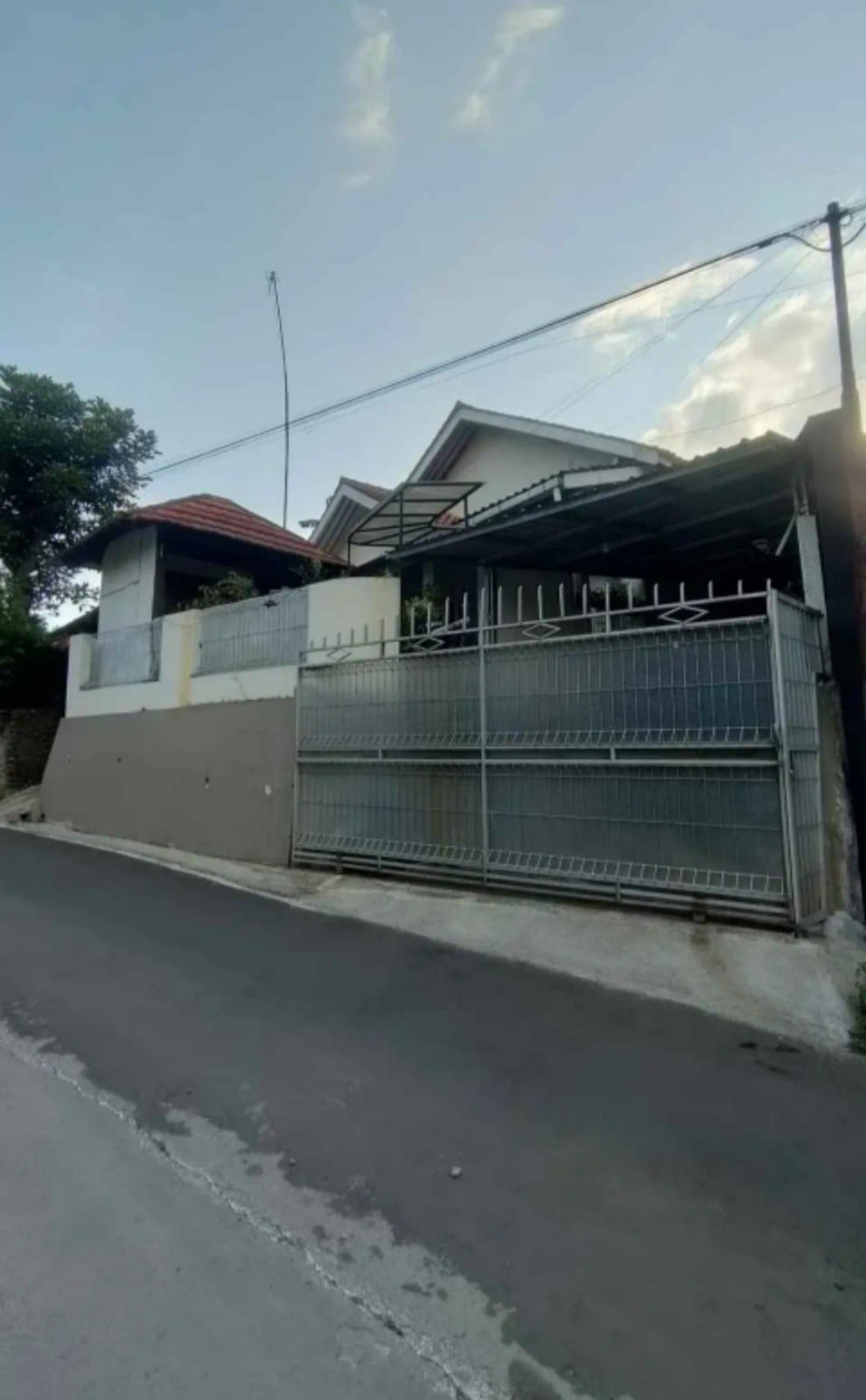 Rumah Bagus Ada Gazebo Dekat Indogrosir dan Jalan Raya Propinsi view 1