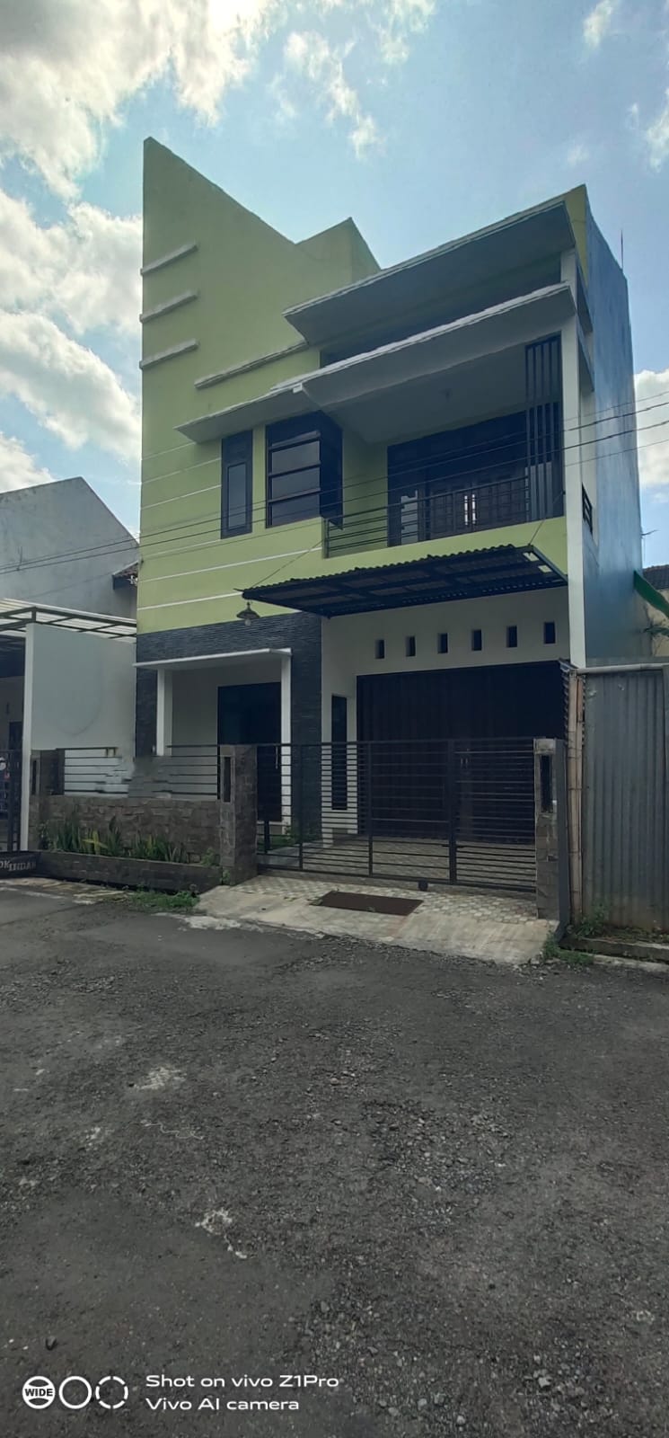 Rumah Bagus Lingkungan Nyaman Strategis Selangkah Sekolah PUHUA view 1