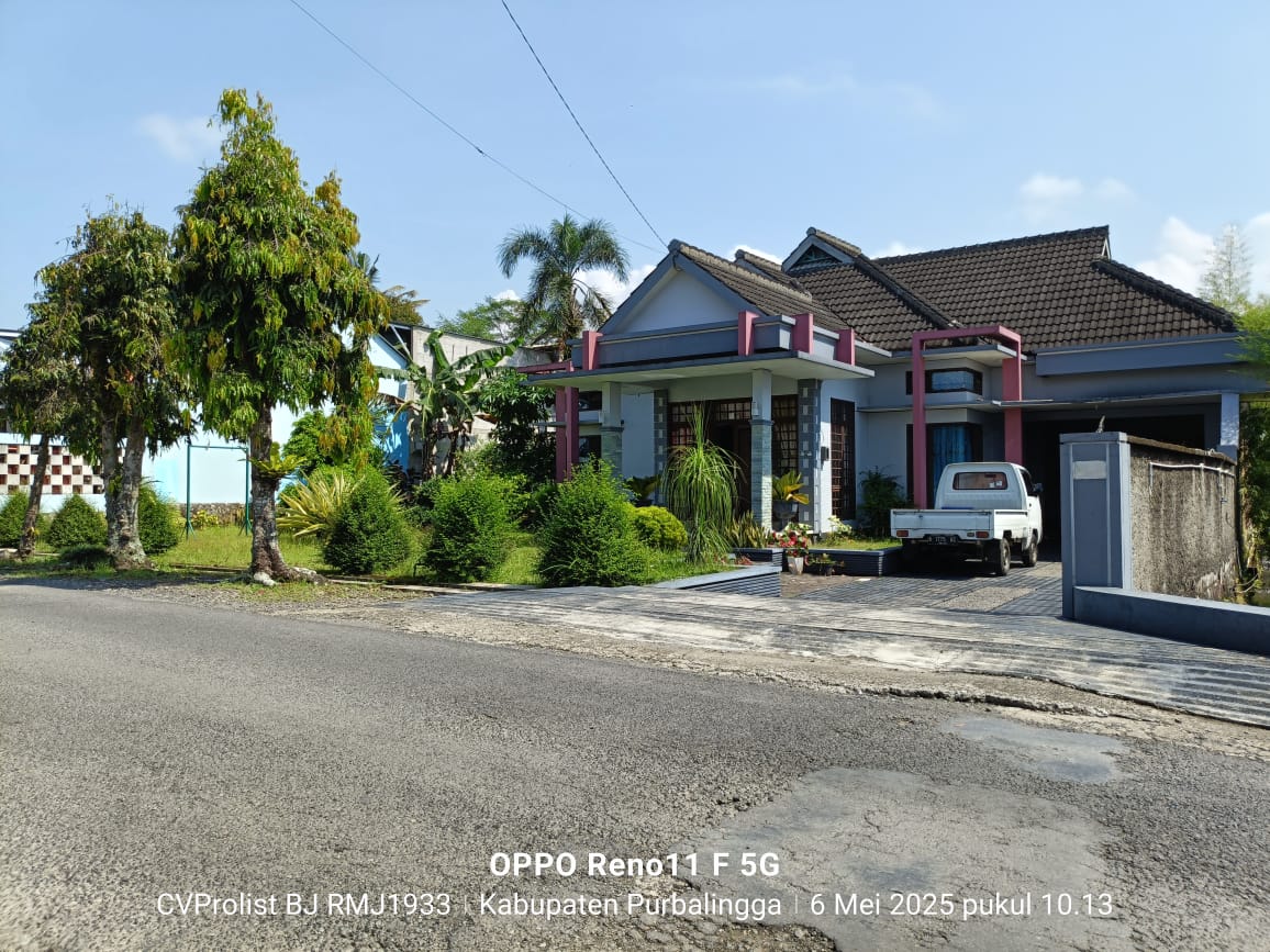  Dijual Rumah Bagus Ada Taman dan Kolam Ikan Koi view 1