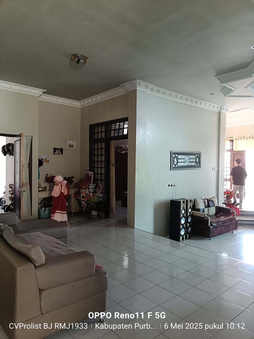 Dijual Rumah Bagus Ada Taman dan Kolam Ikan Koi view 2