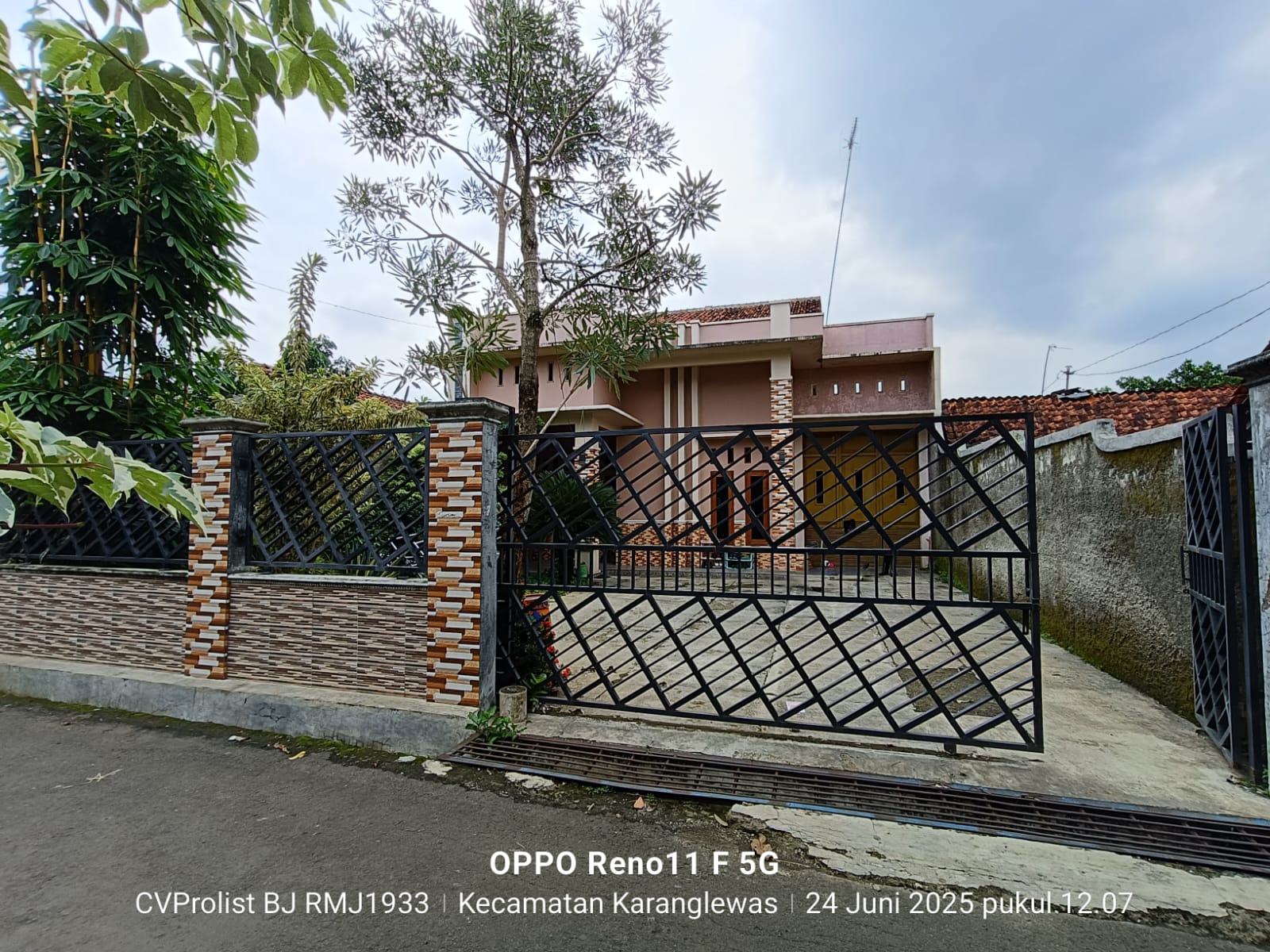 Di Jual Rumah Bagus Dan Luas 7 menit ke Stasiun Purwokerto view 1