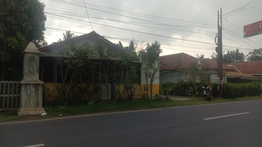 Dijual tanah luas plus rumah semi permanen Selatan stasiun kroya view 1