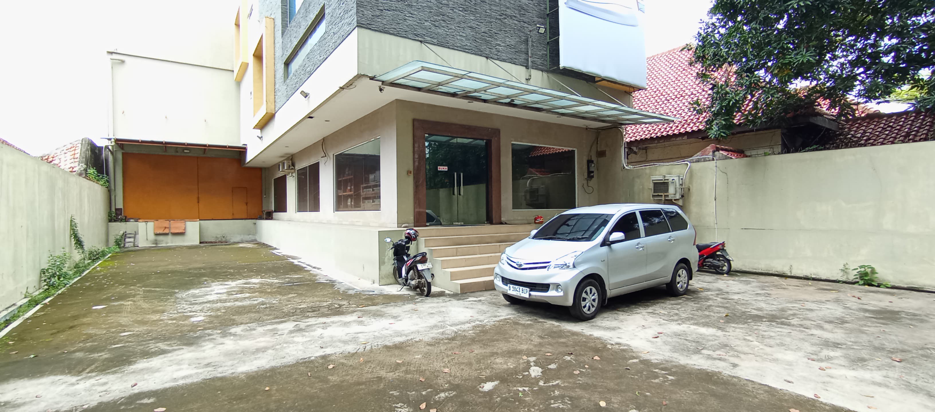 DIJUAL CEPAT! GUDANG & KANTOR 3 LANTAI SIAP PAKAI DI LOKASI STRATEGIS - KOTA CIREBON view 1