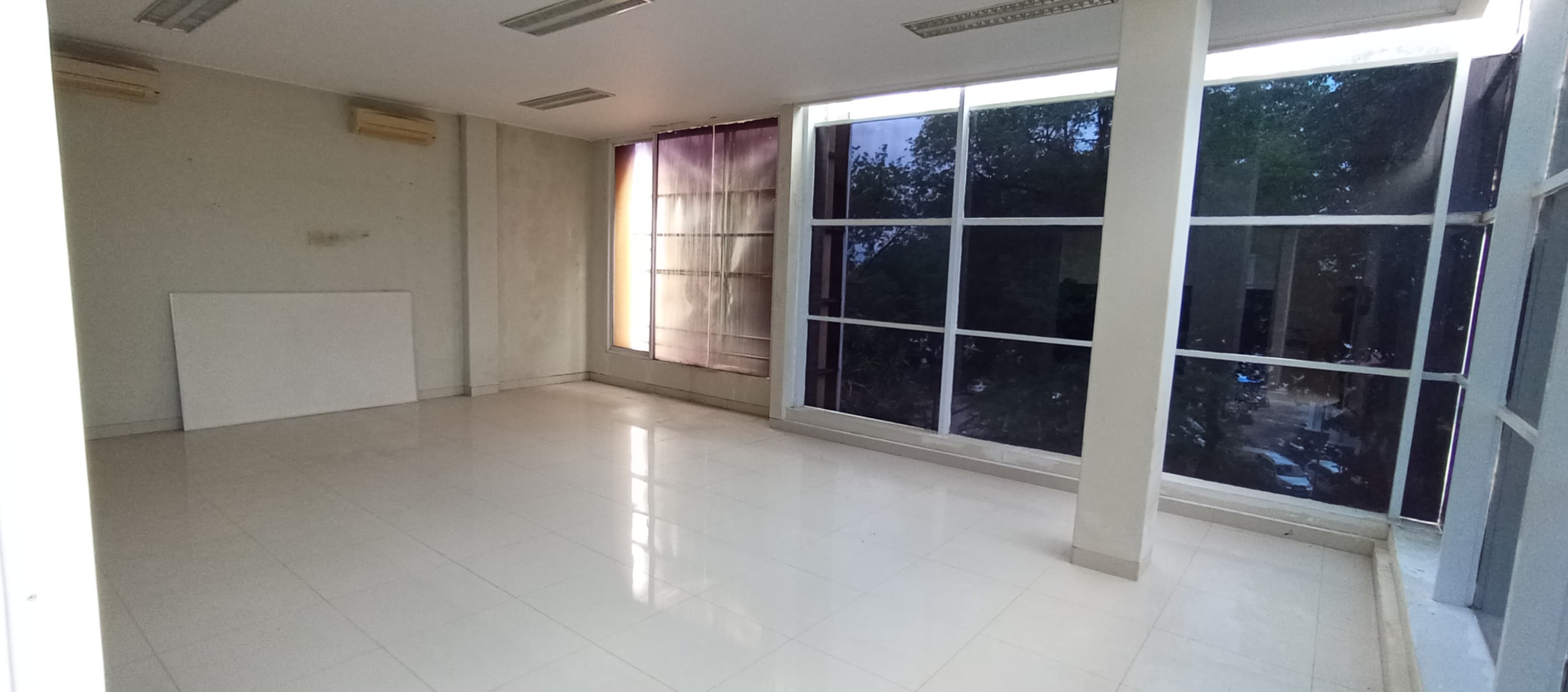 DIJUAL CEPAT! GUDANG & KANTOR 3 LANTAI SIAP PAKAI DI LOKASI STRATEGIS - KOTA CIREBON view 3