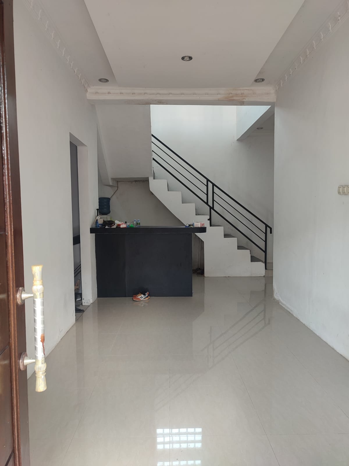  Di Sewakan/Dijual Rumah 2 Lantai Luas dan Terawat     view 4
