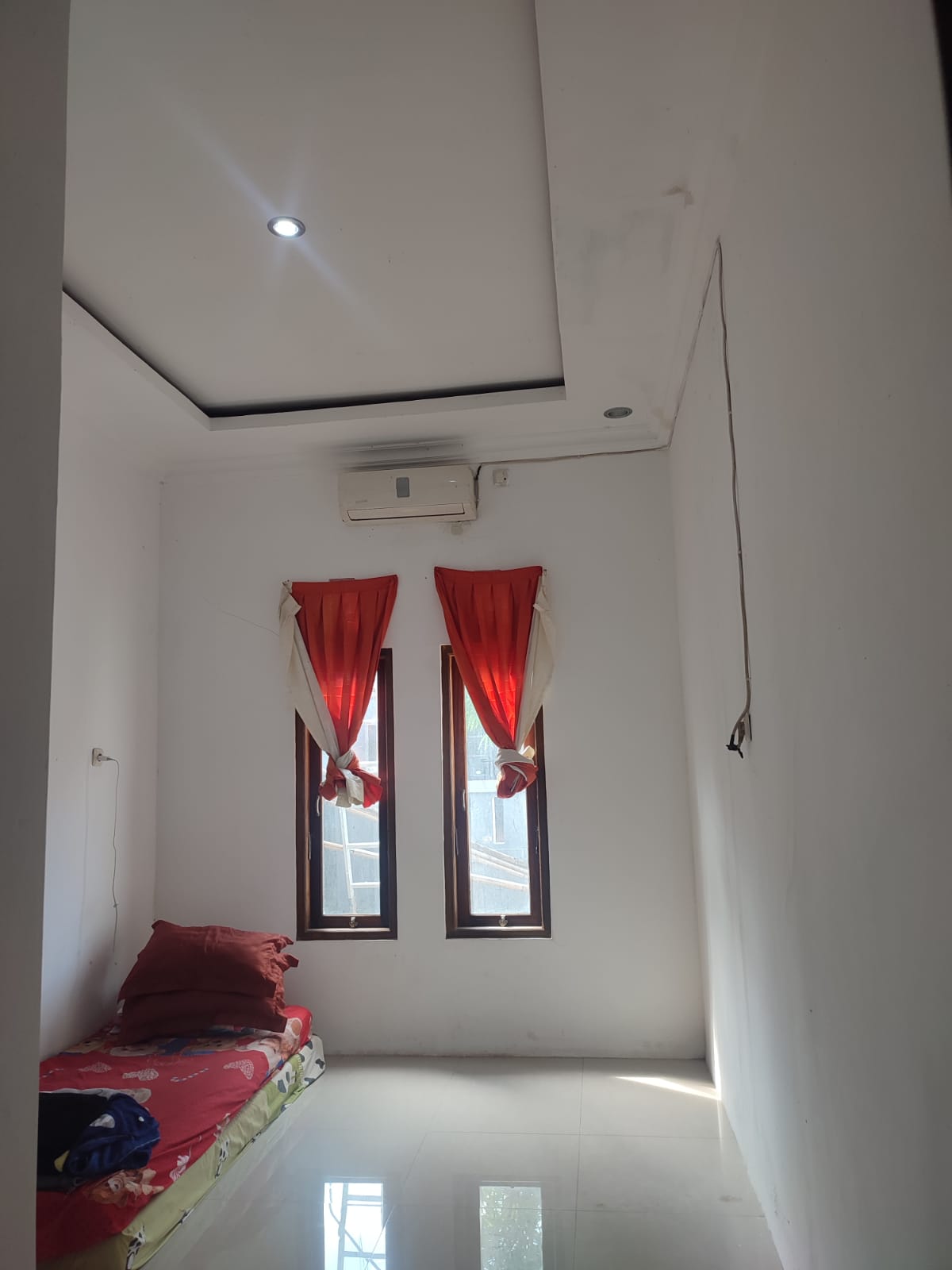 Di Sewakan/Dijual Rumah 2 Lantai Luas dan Terawat view 5