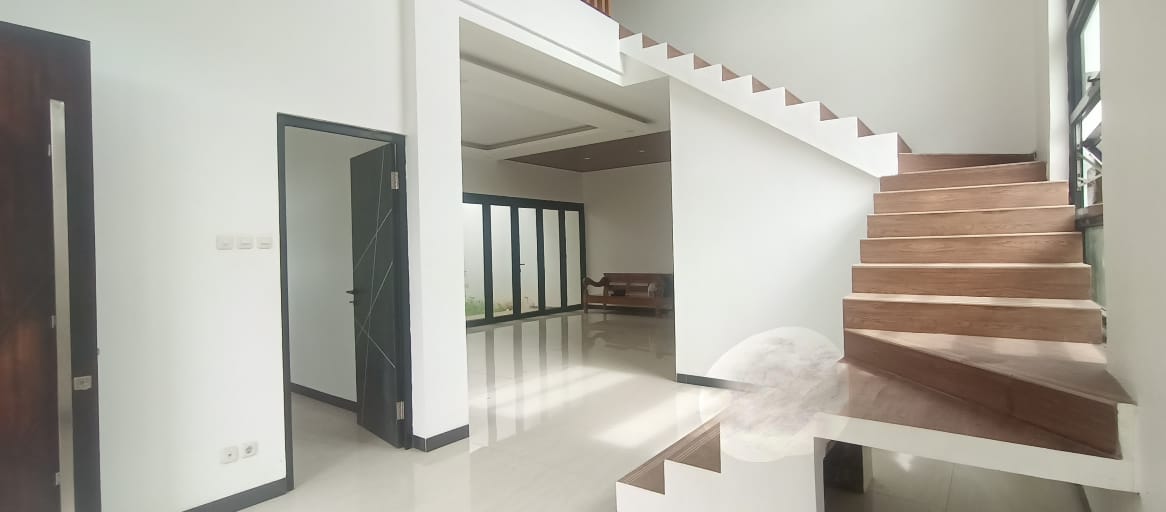 Dijual Cepat Rumah Modern Mewah Daerah Arcawinangun Purwokerto view 2