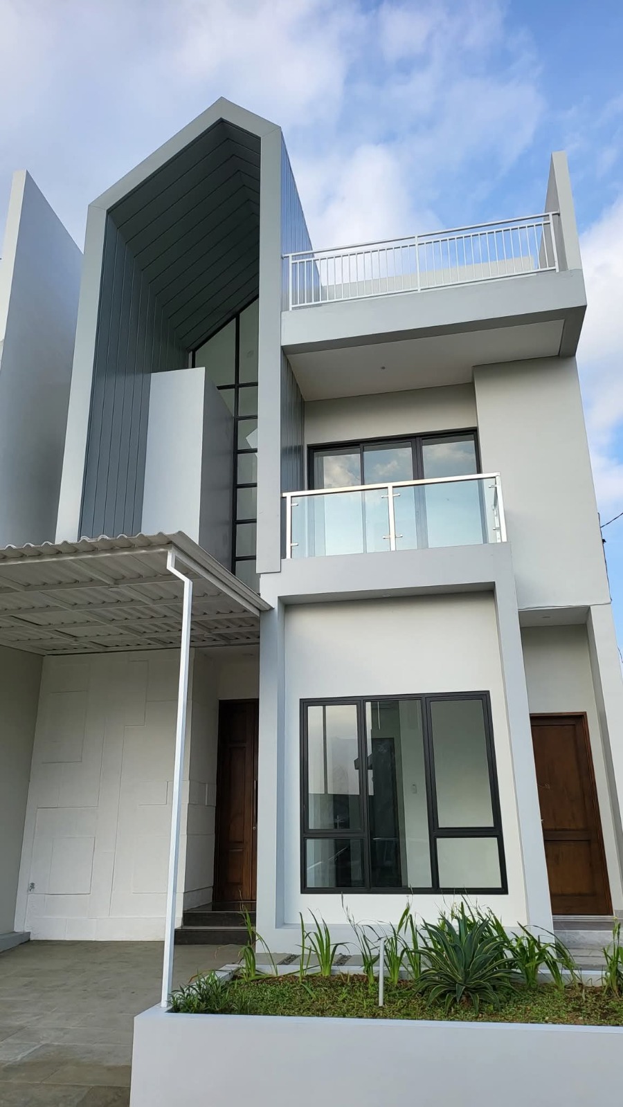 Rumah Minimalis Di Pusat Kota Dekat Menara Teratai view 1