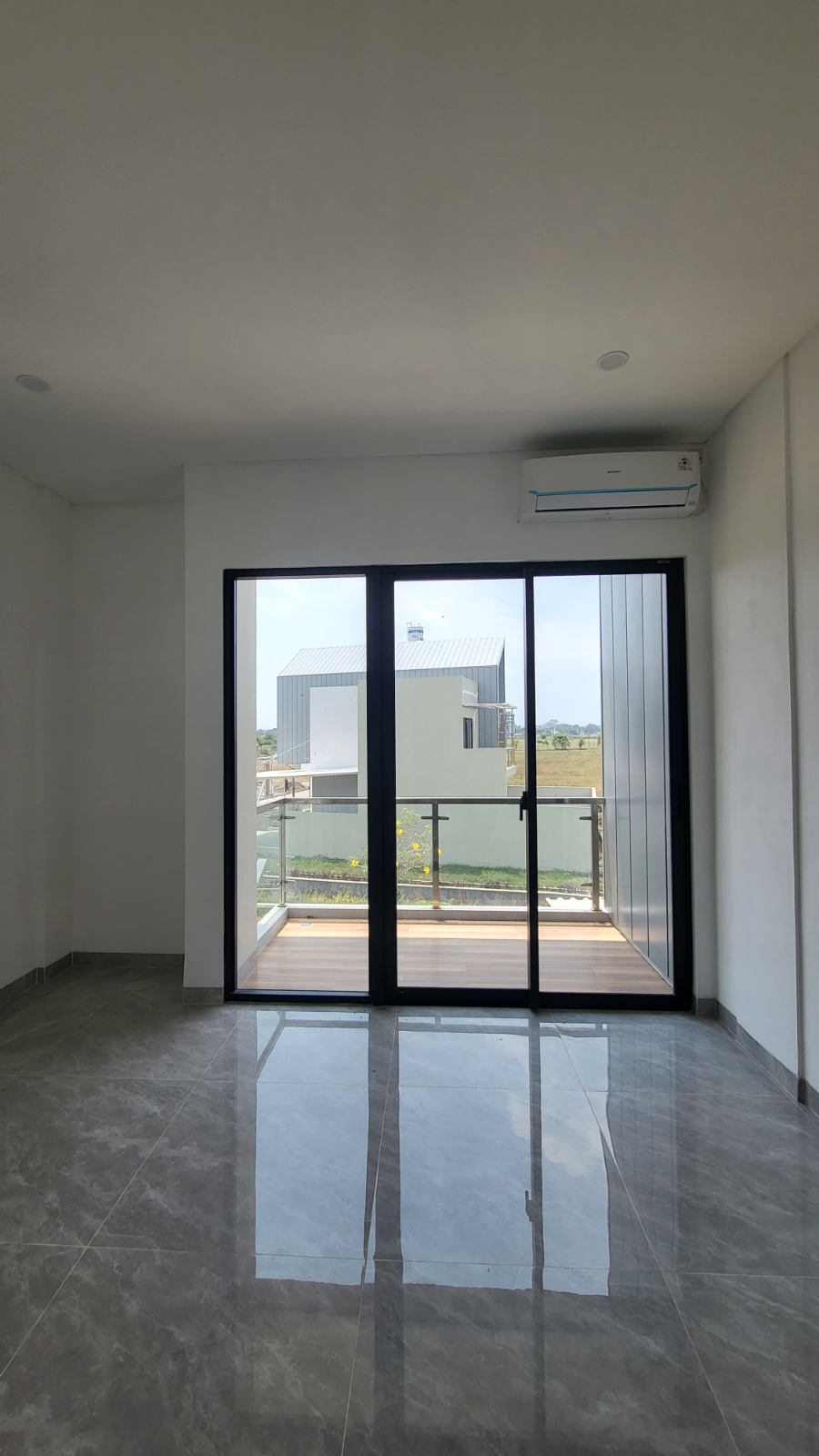 Rumah Minimalis Di Pusat Kota Dekat Menara Teratai view 5