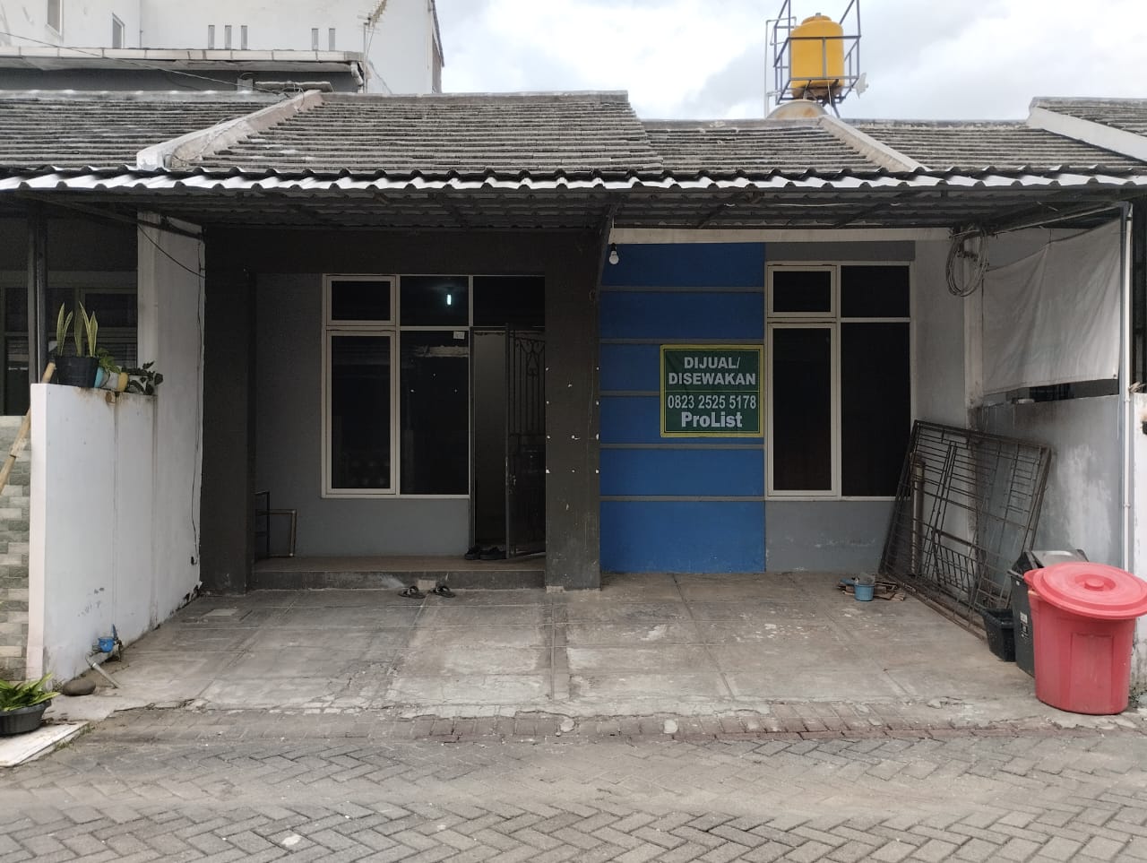Dijual Atau Sewa Rumah Perum Tengah Kota Minimalis Modern - Graha Timur view 2