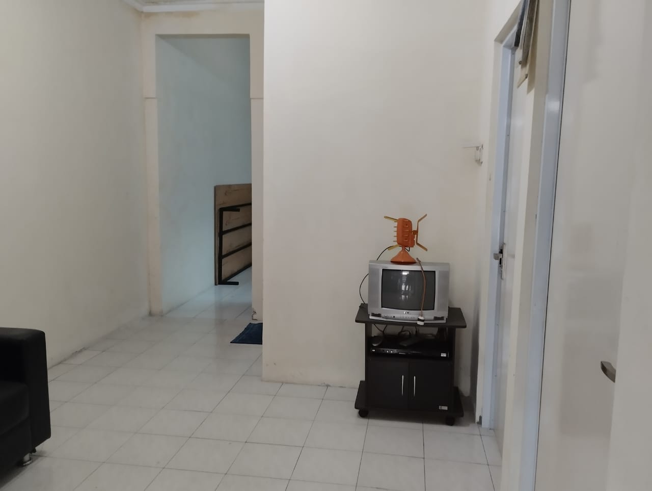  Dijual Atau Sewa Rumah Perum Tengah Kota Minimalis Modern - Graha Timur view 3
