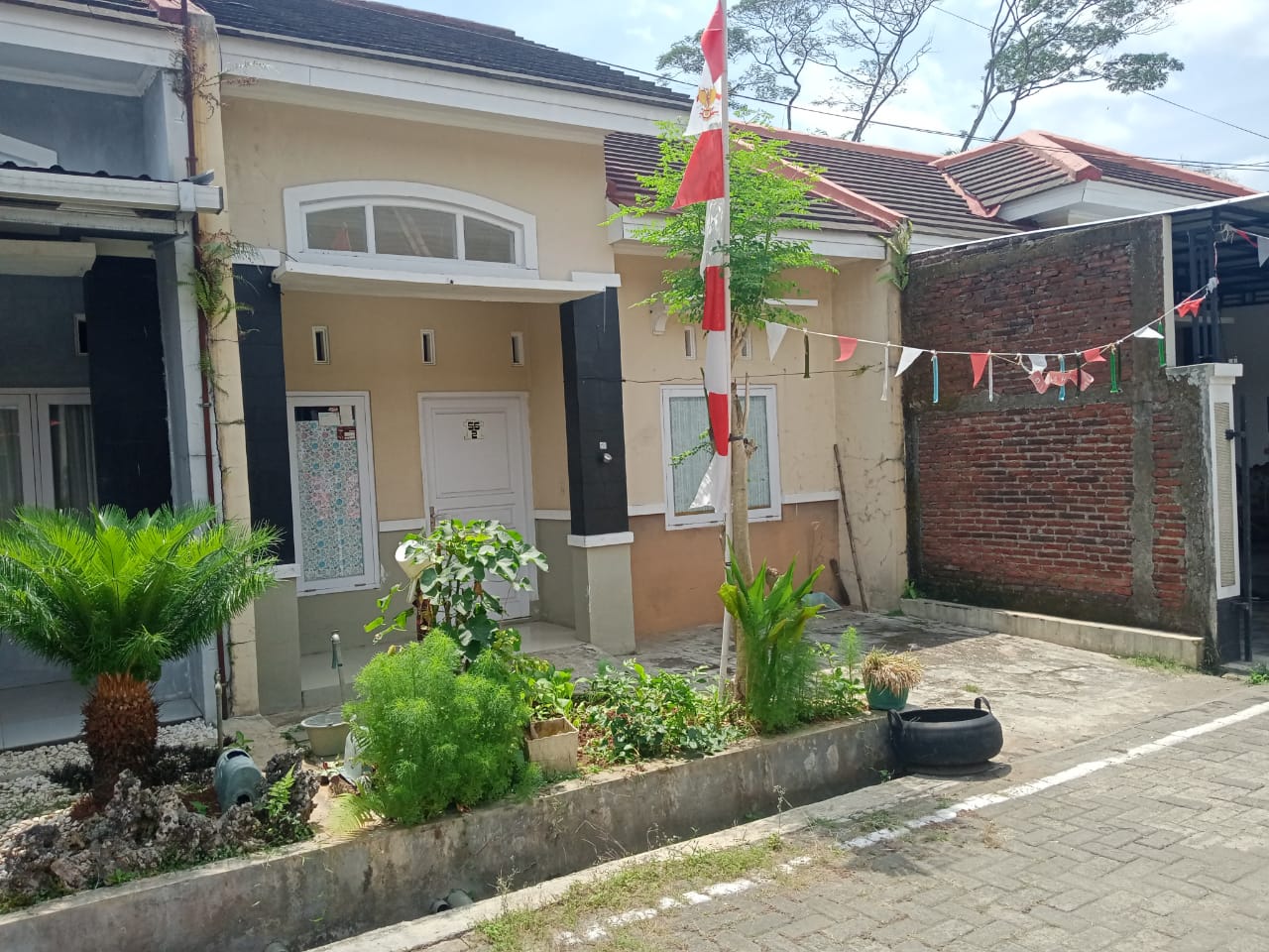 Butuh Segera Laku! - Dijual Rumah Mungil Cocok Untuk Keluarga Muda - Griya Satria Mandalatama view 1