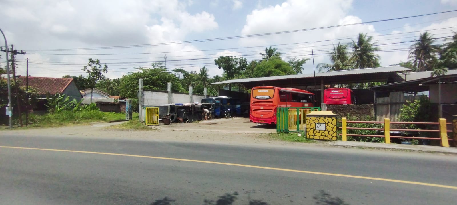 Dijual Tanah Pekarangan Cocok untuk Garasi Bus, Guest House/Hotel Budget, Pinggir Jalan Provinsi view 1